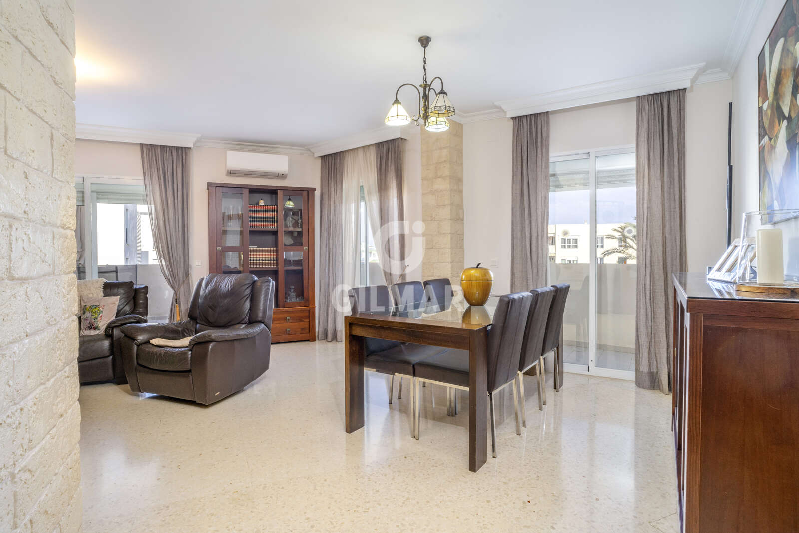 Property slider Gilmar