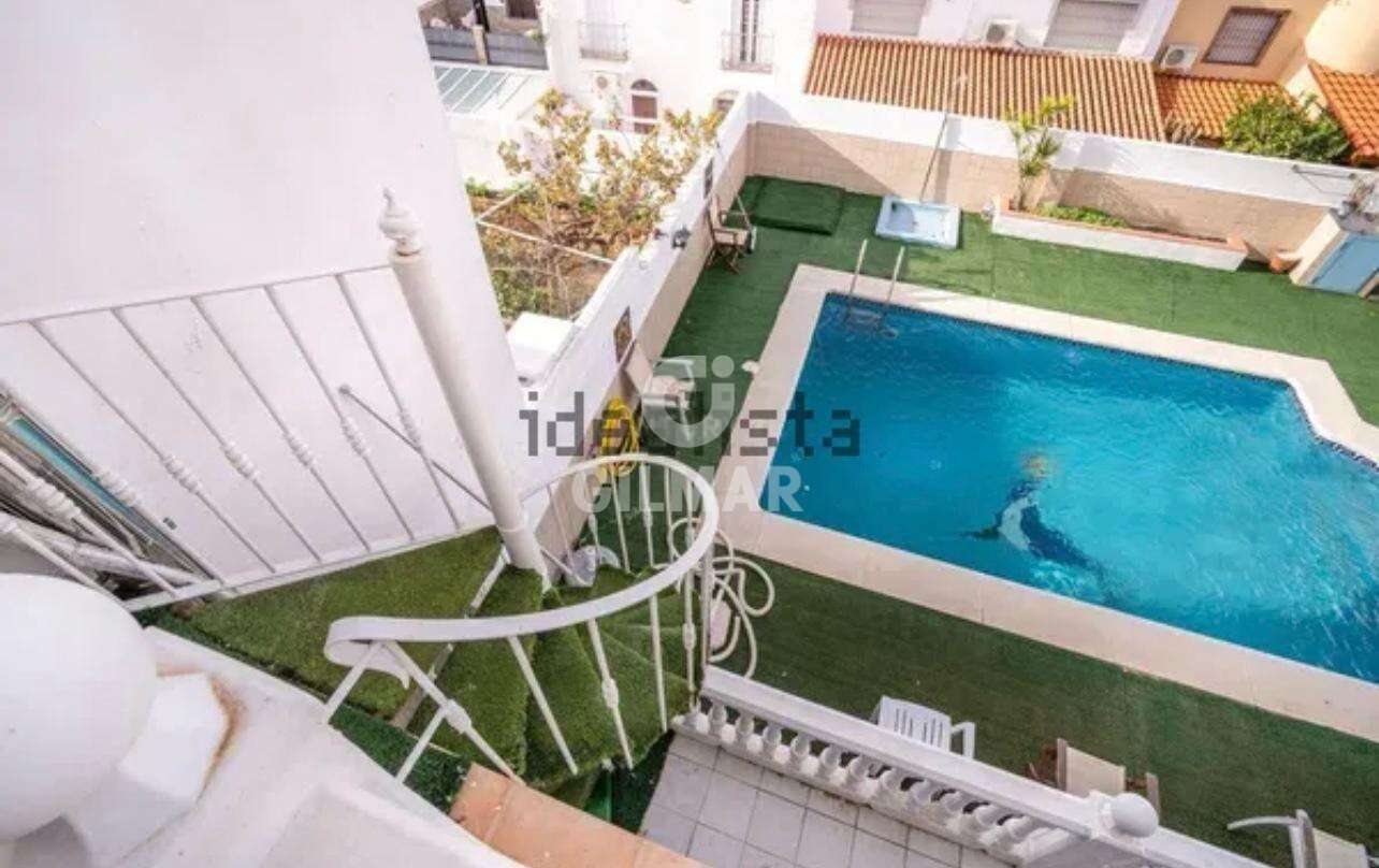 Photo of Semi-detached house