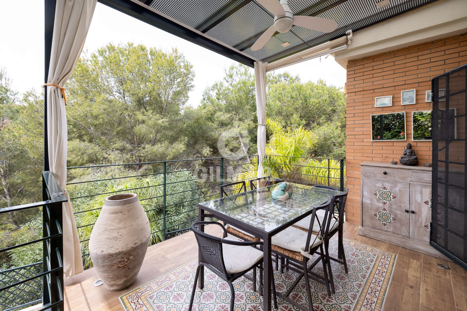 Property slider Gilmar