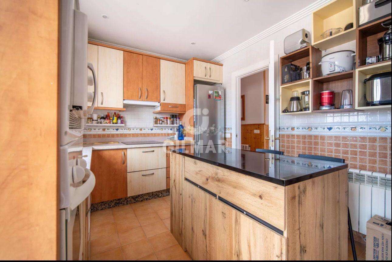 Photo of Semi-detached house