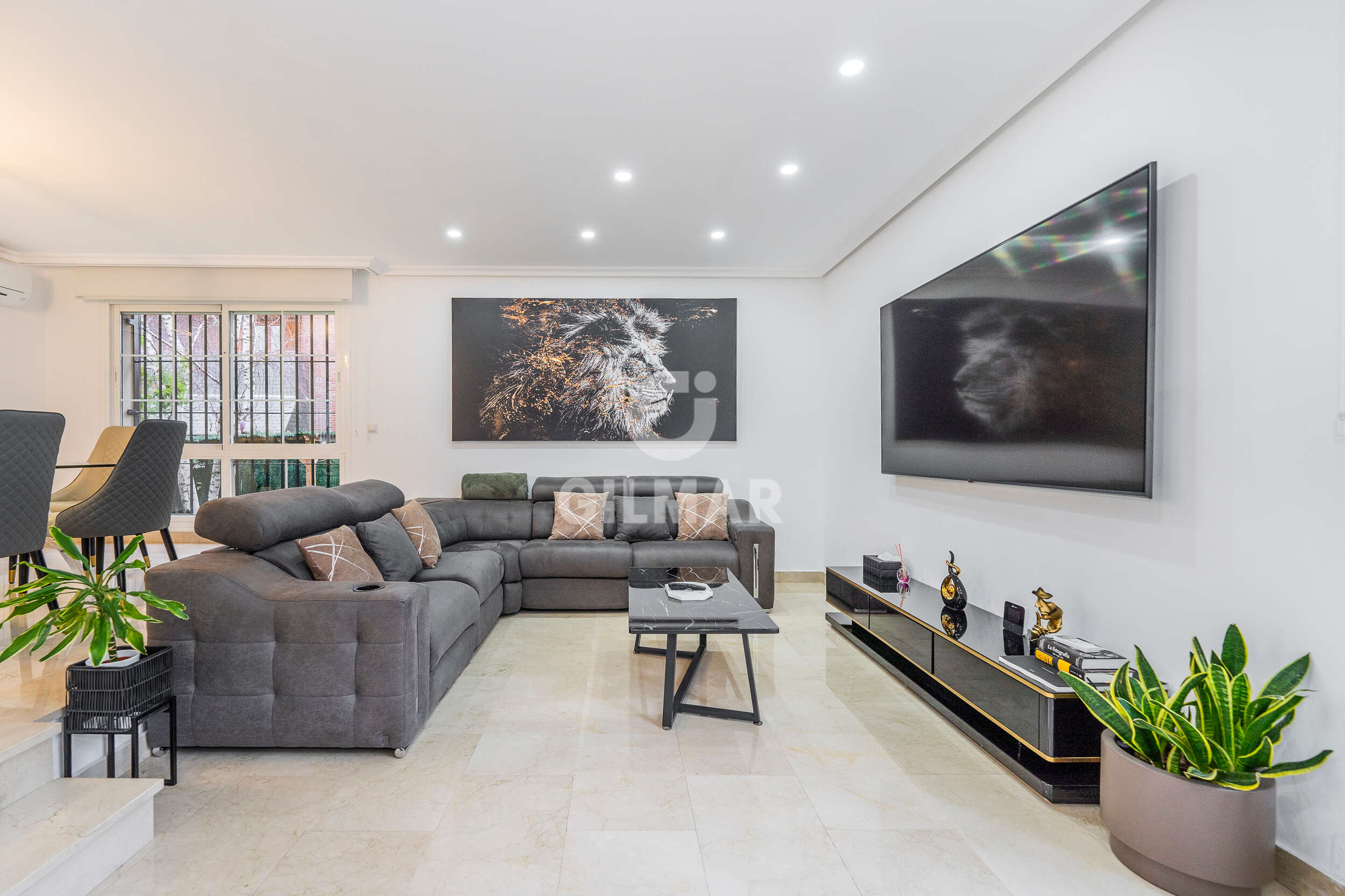 Photo of Semi-detached house