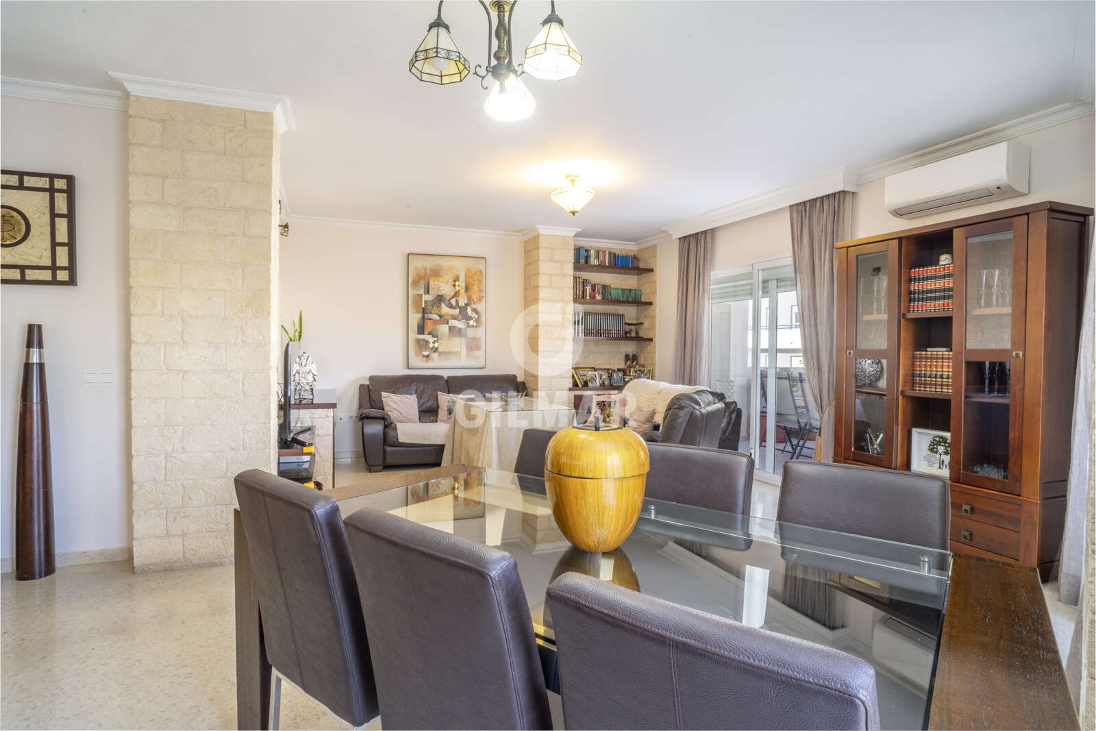 Property slider Gilmar