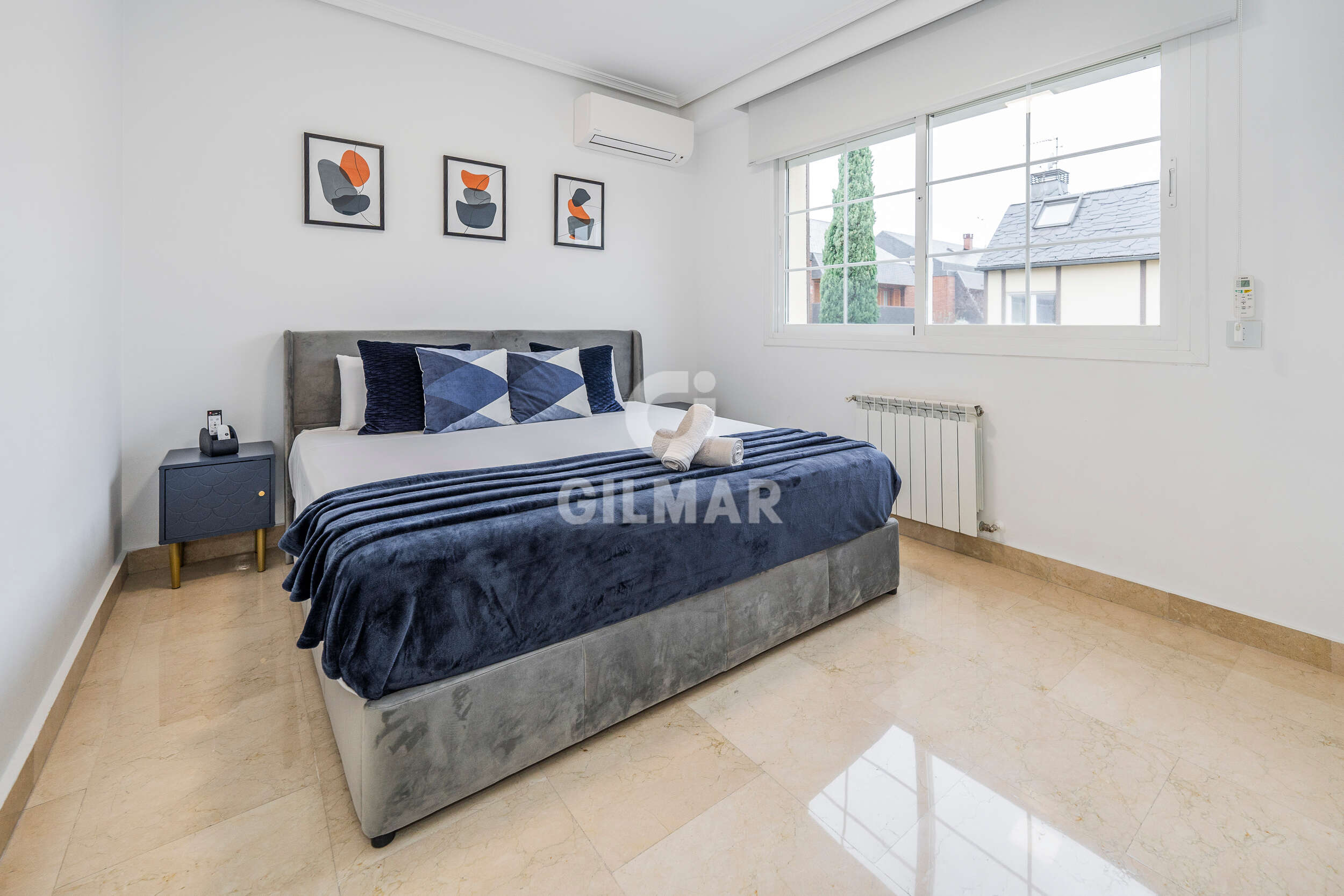 Photo of Semi-detached house