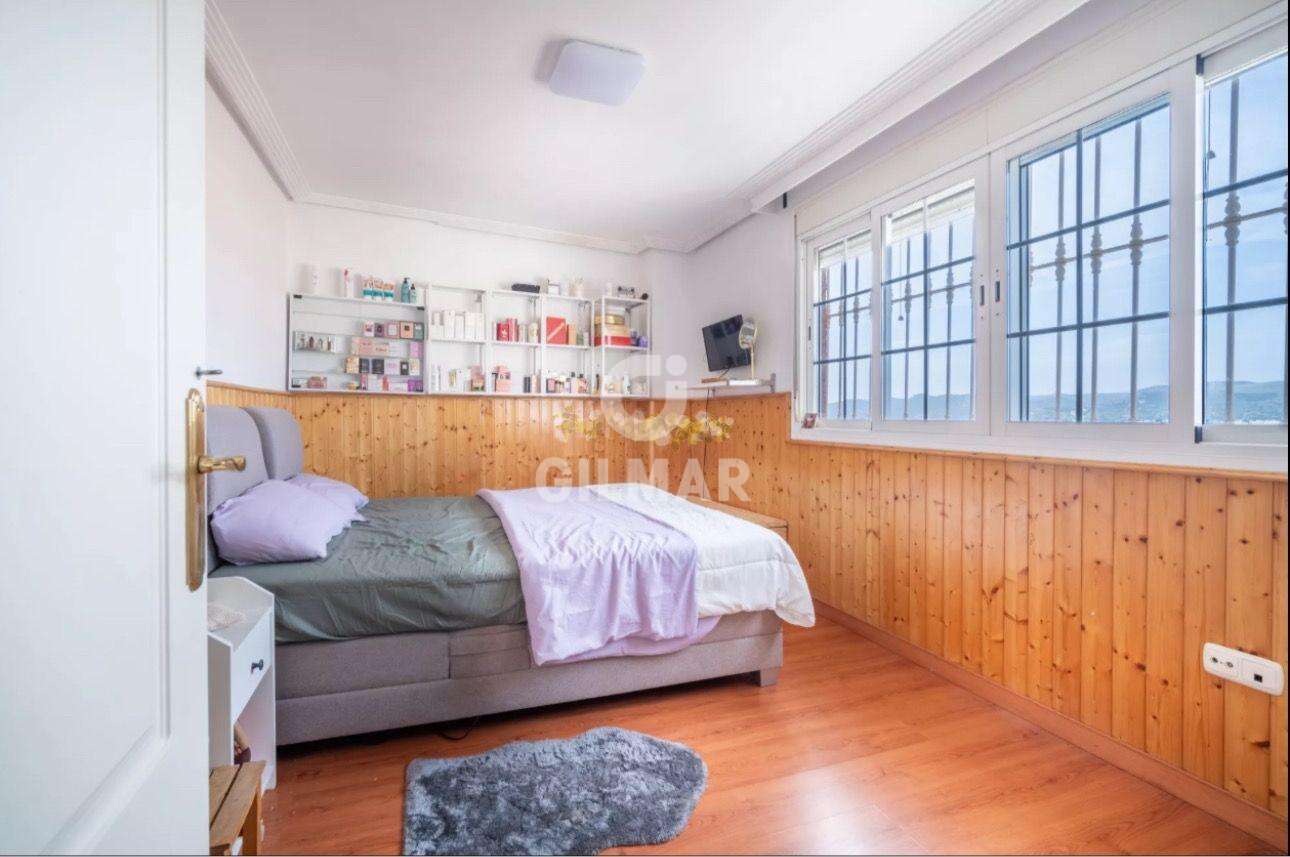 Photo of Semi-detached house