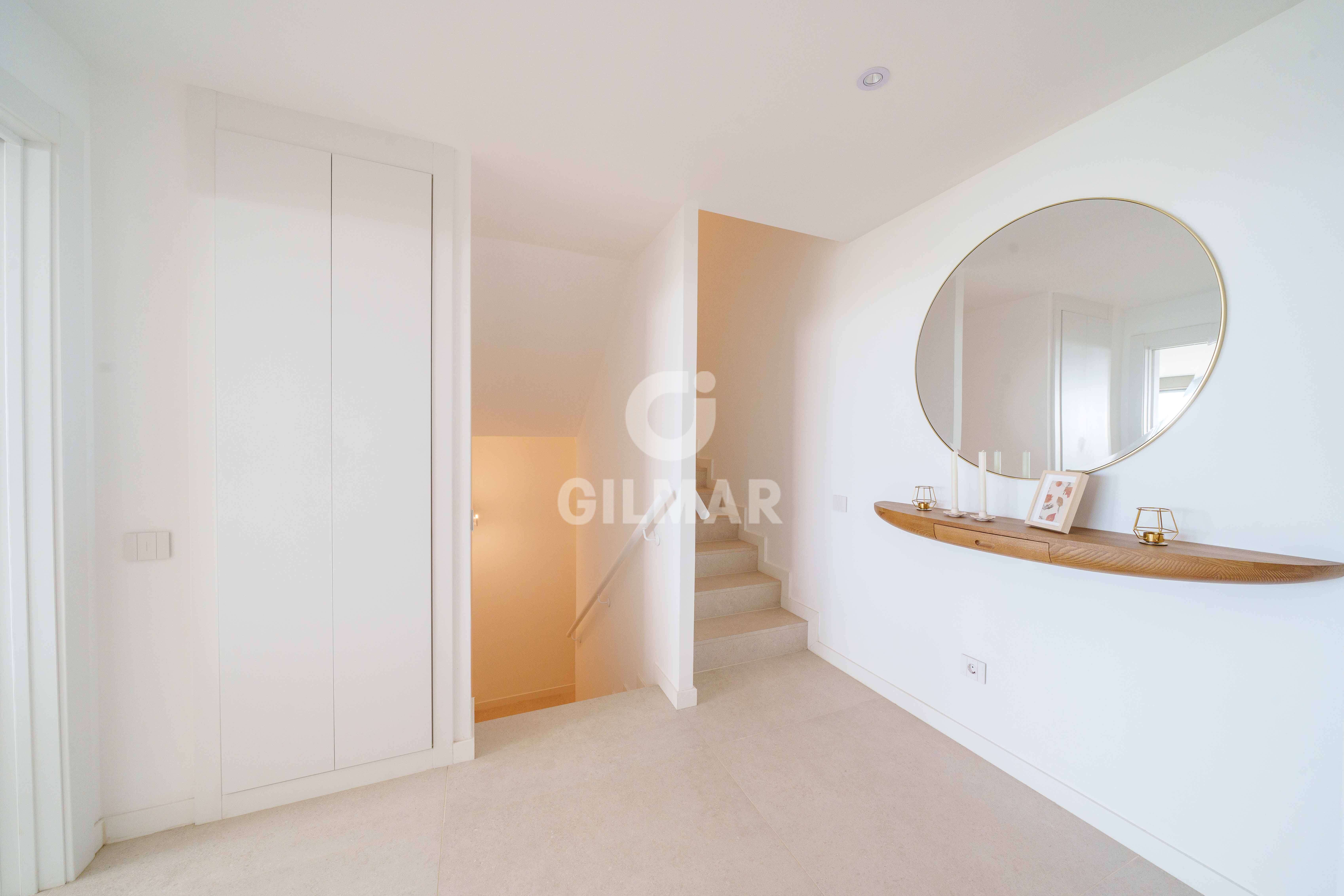 Photo of Semi-detached house