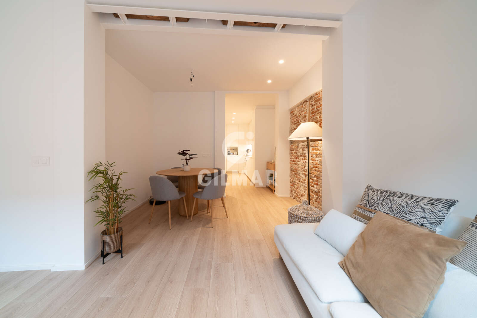 Property slider Gilmar