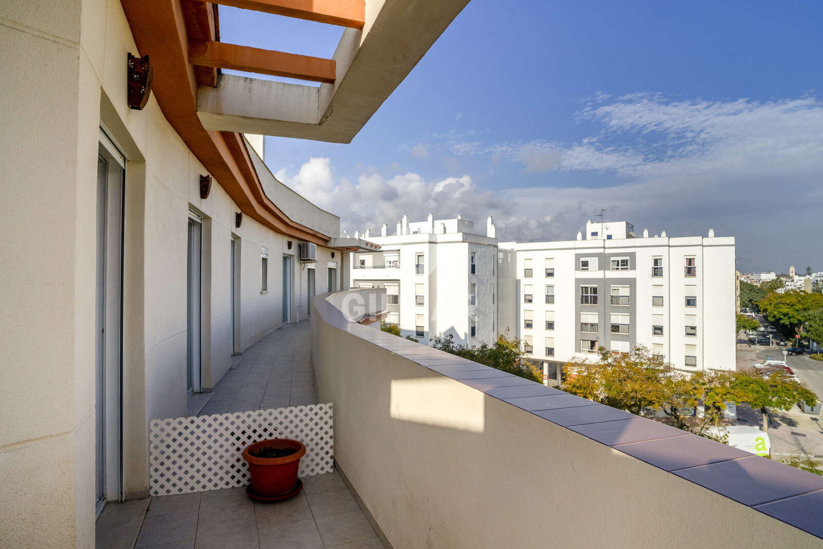 Property slider Gilmar