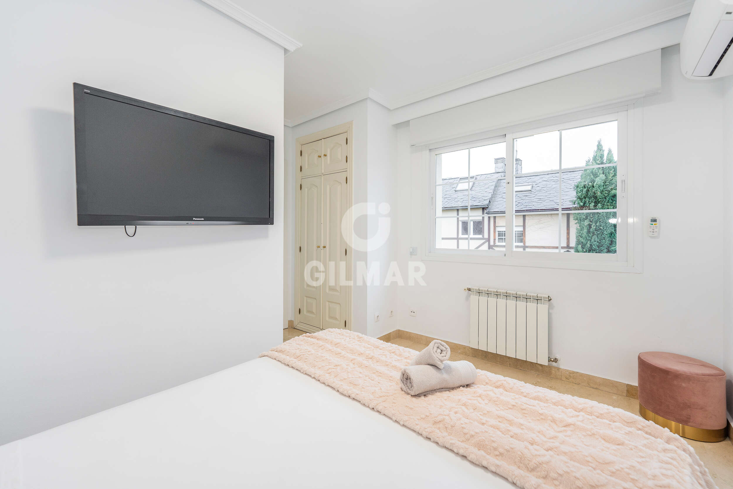 Photo of Semi-detached house