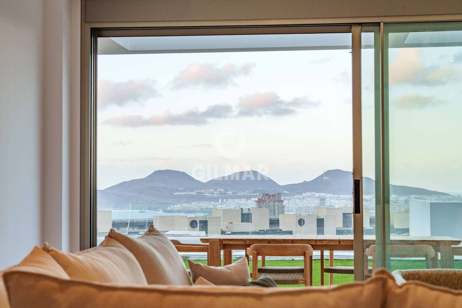 Property slider Gilmar