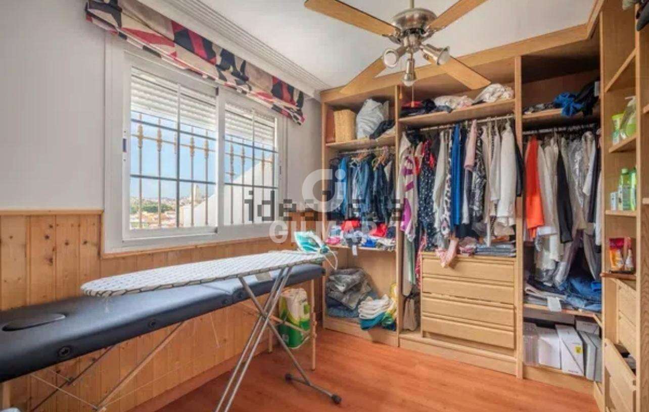 Photo of Semi-detached house