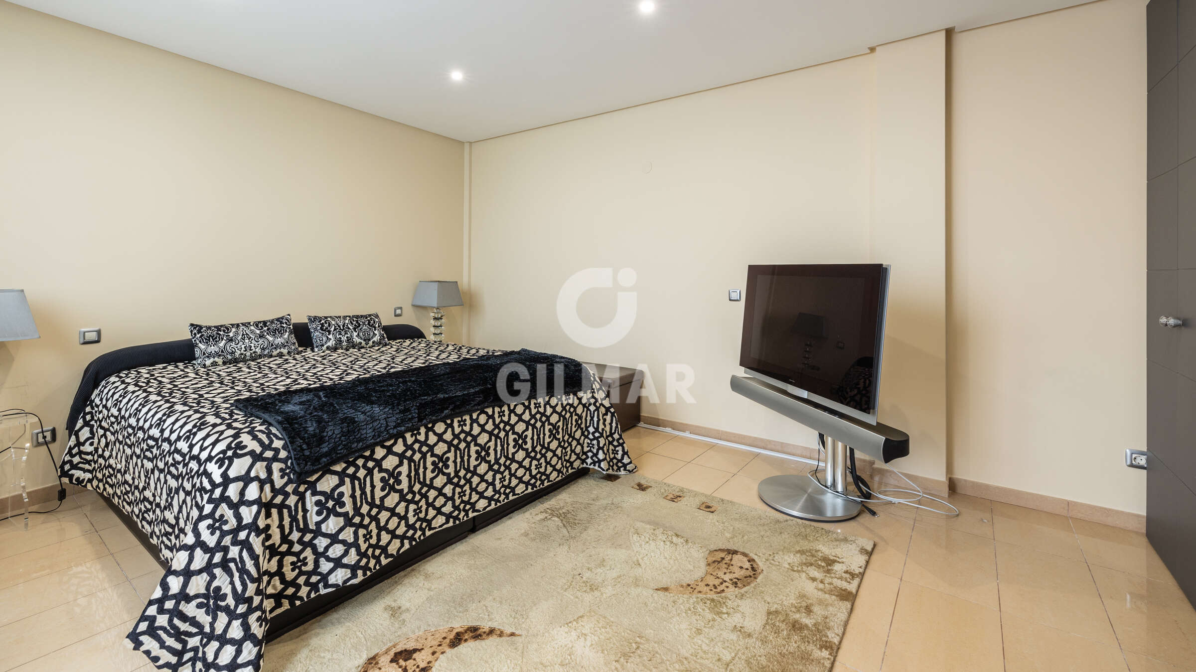 Photo of Semi-detached house