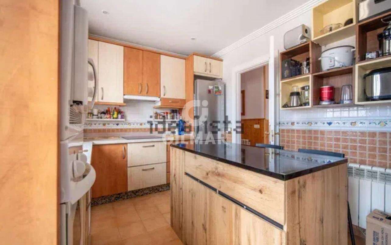 Photo of Semi-detached house