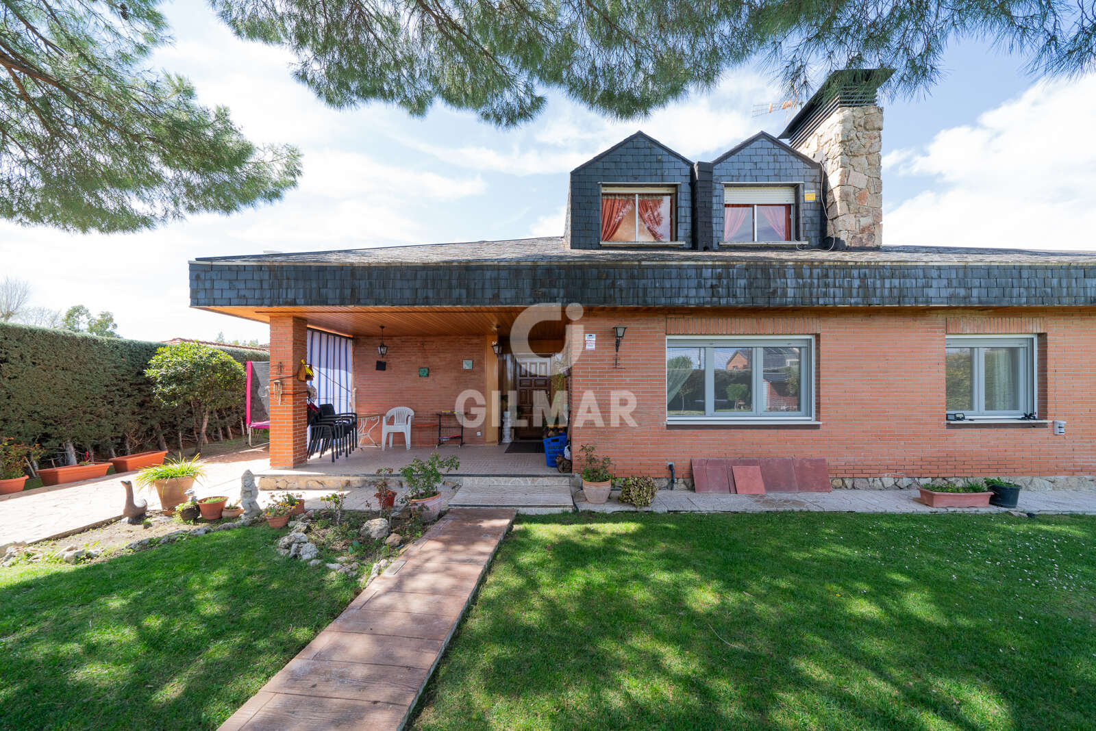Property slider Gilmar
