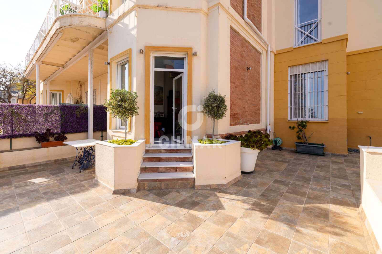 Property slider Gilmar
