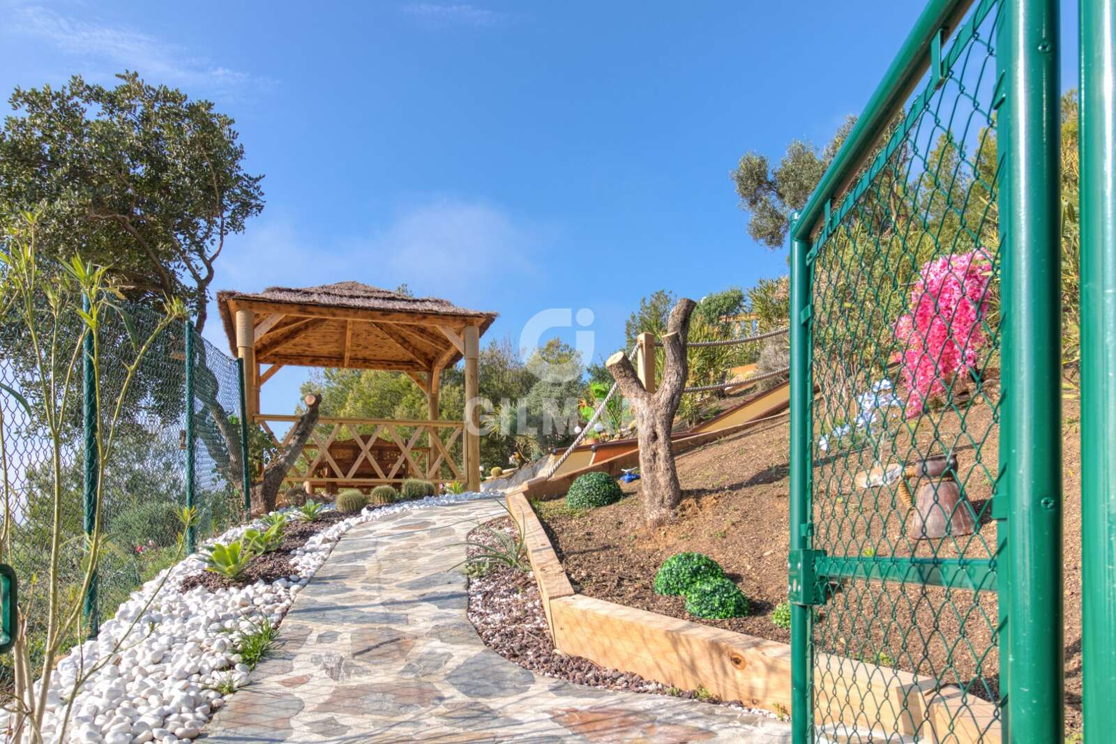 Property slider Gilmar
