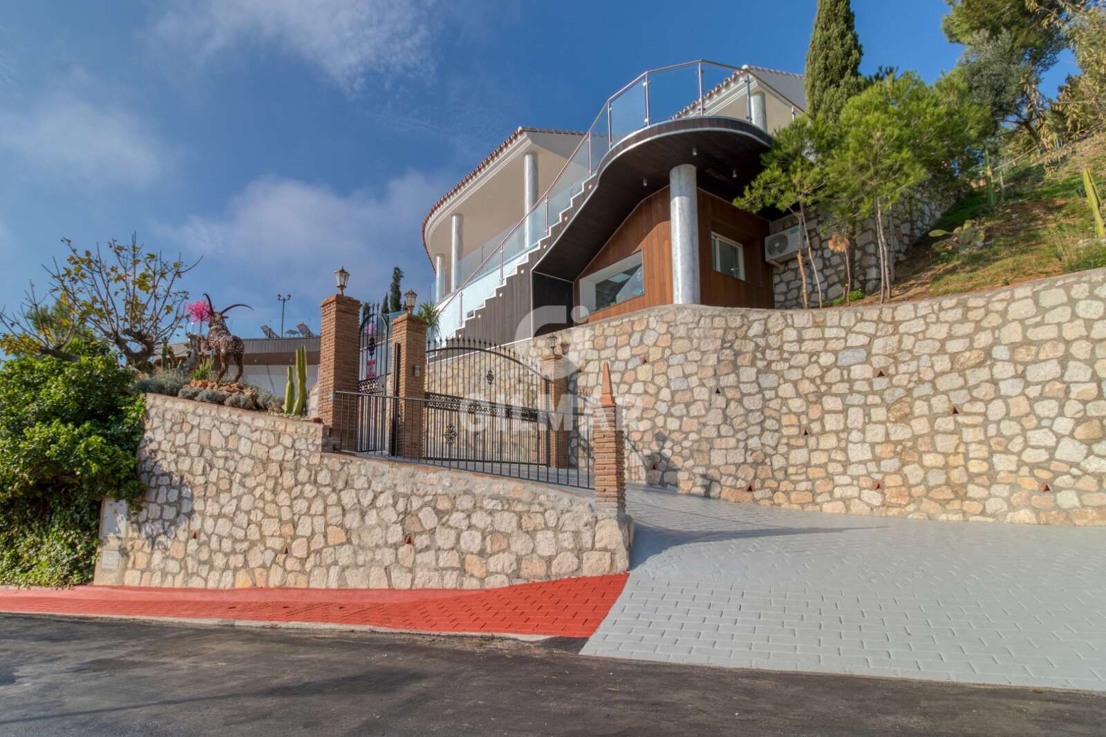 Property slider Gilmar
