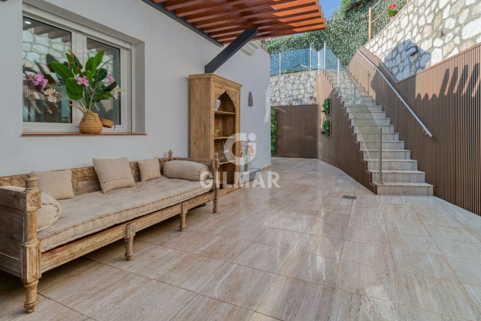 Property slider Gilmar