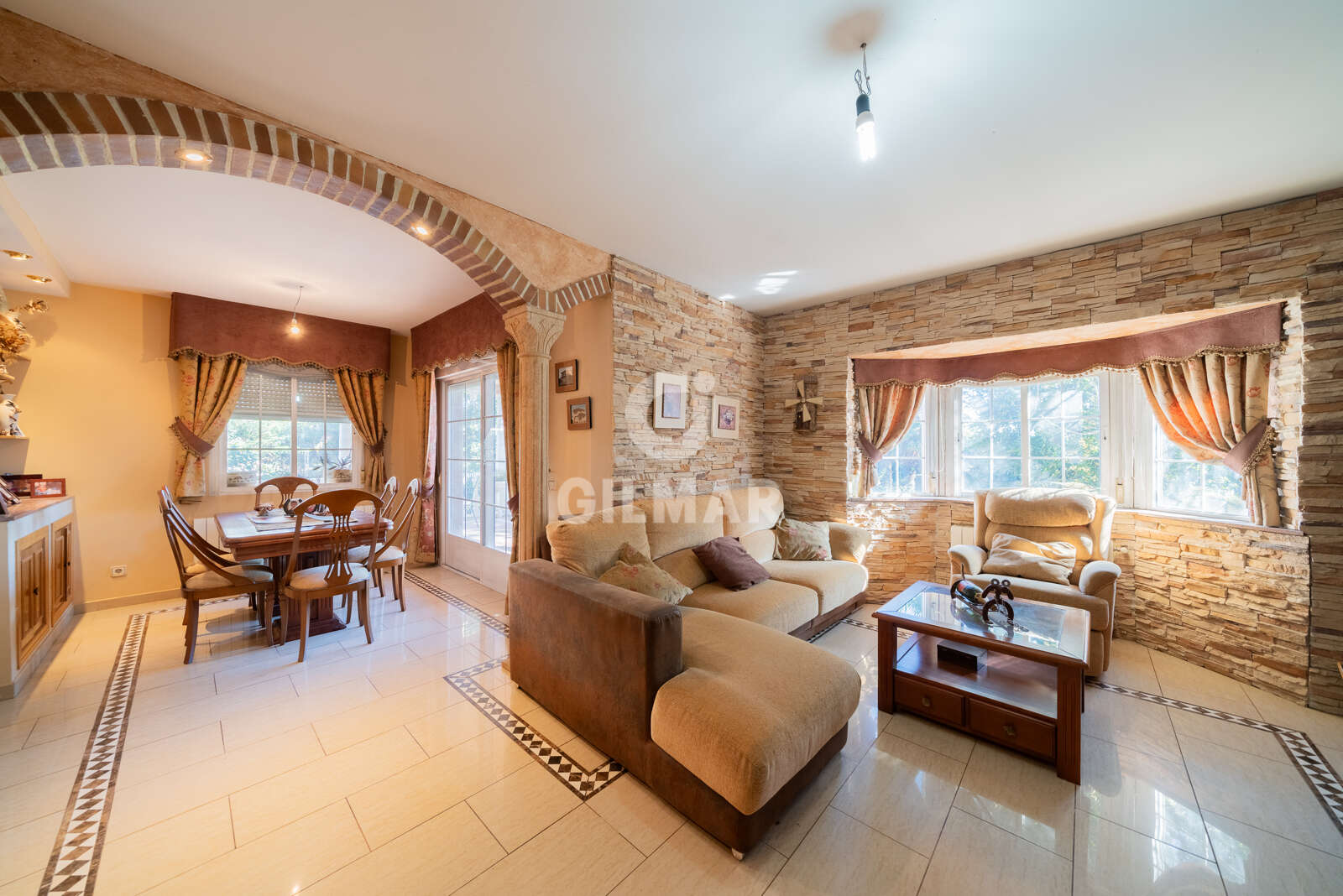 Property slider Gilmar