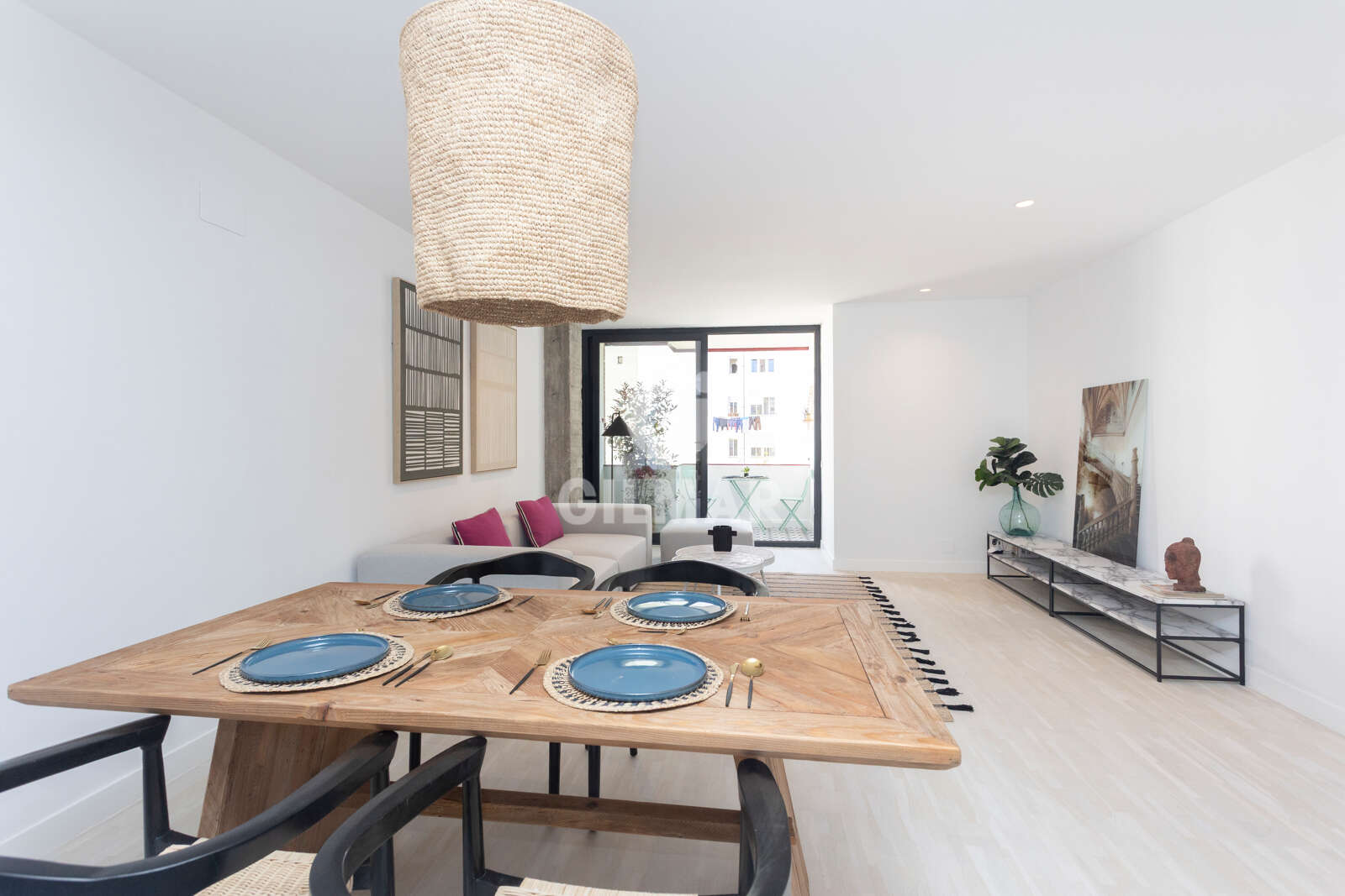 Property slider Gilmar