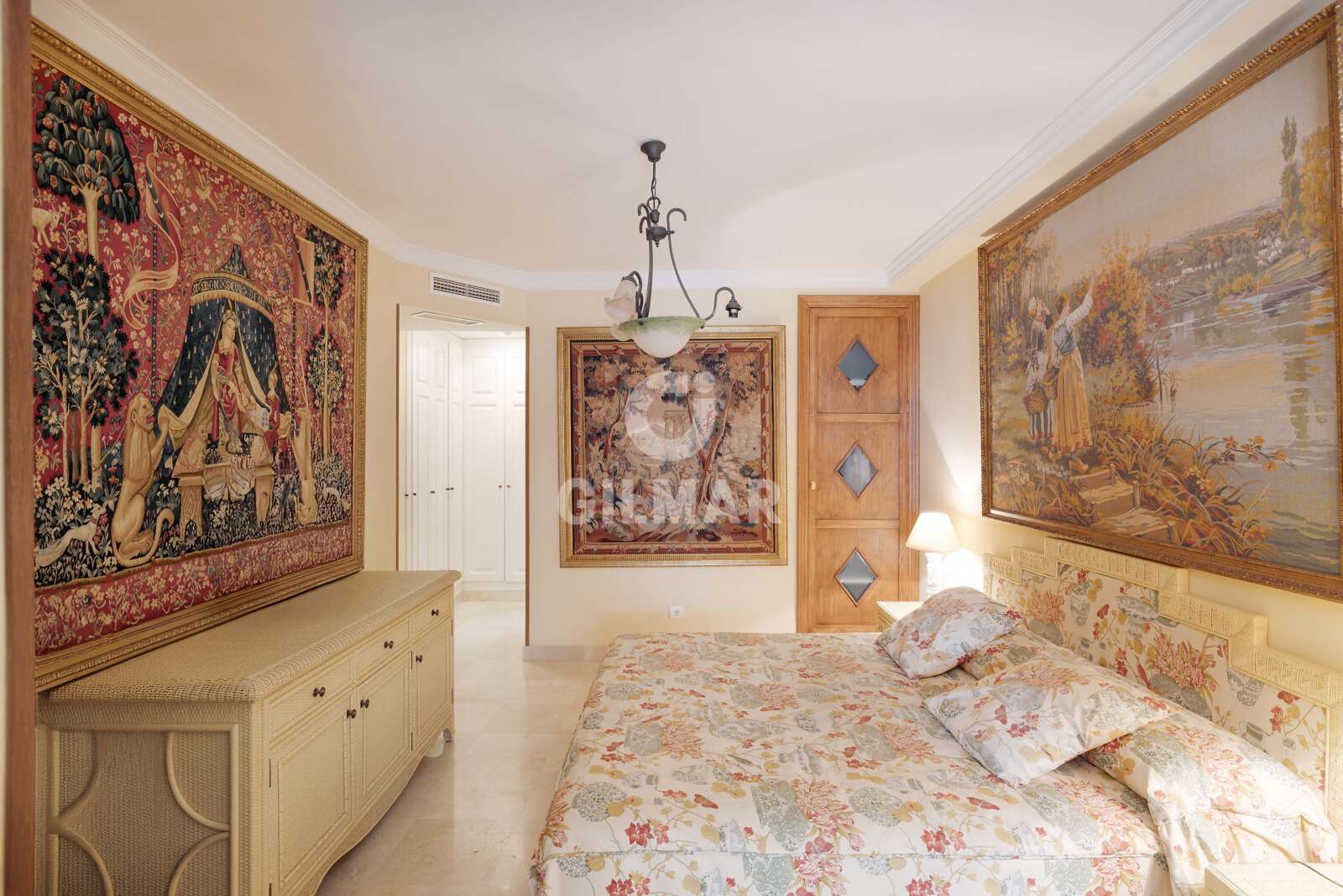 Property slider Gilmar