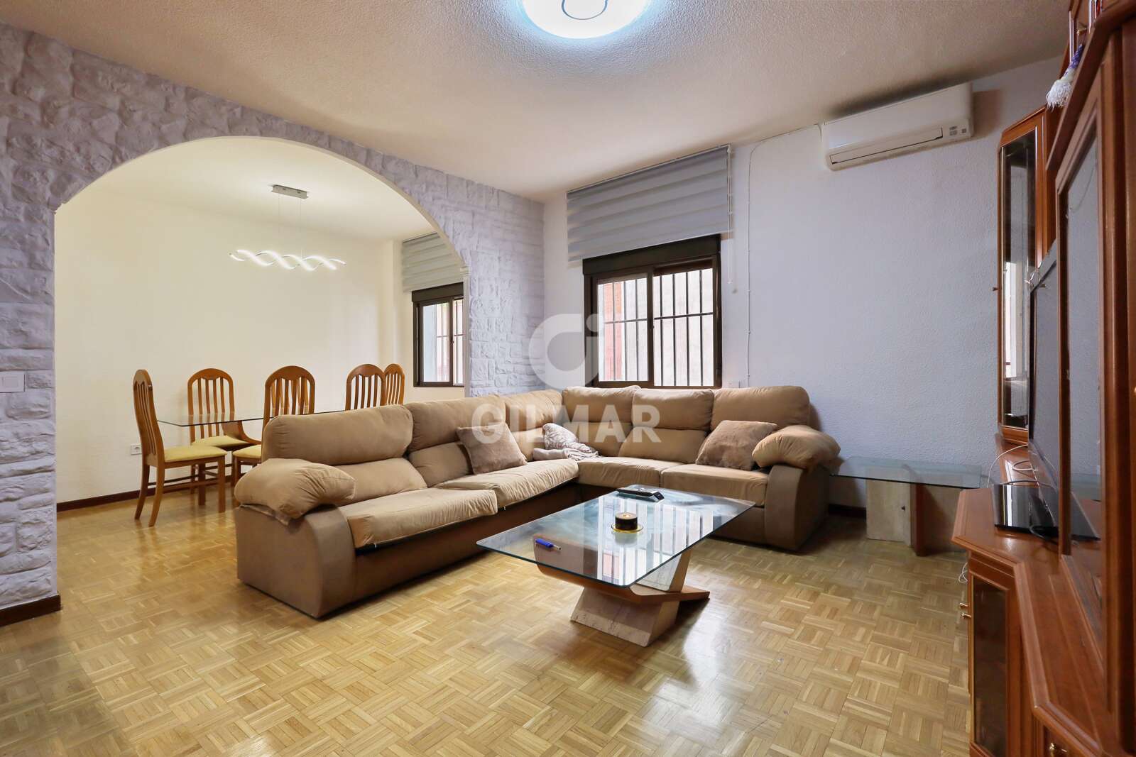 Property slider Gilmar