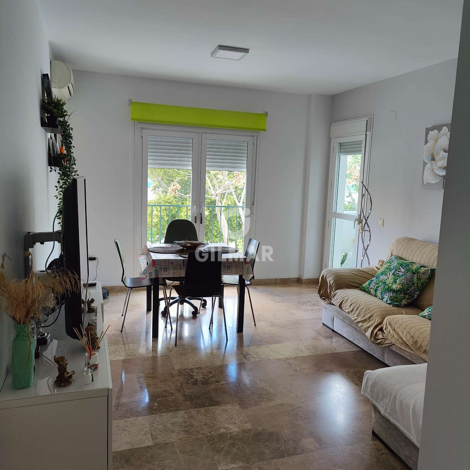 Property slider Gilmar