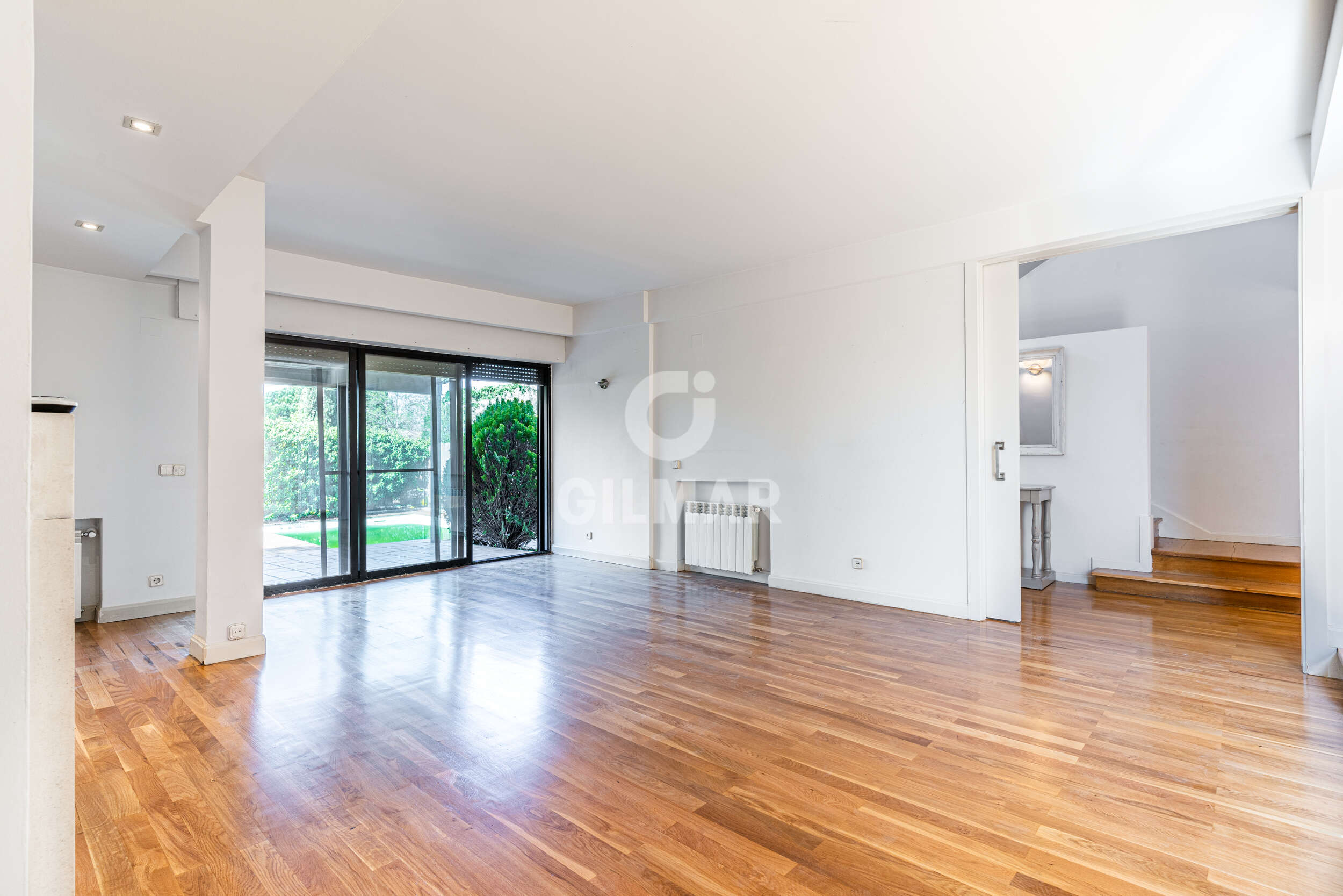 Photo of Semi-detached house