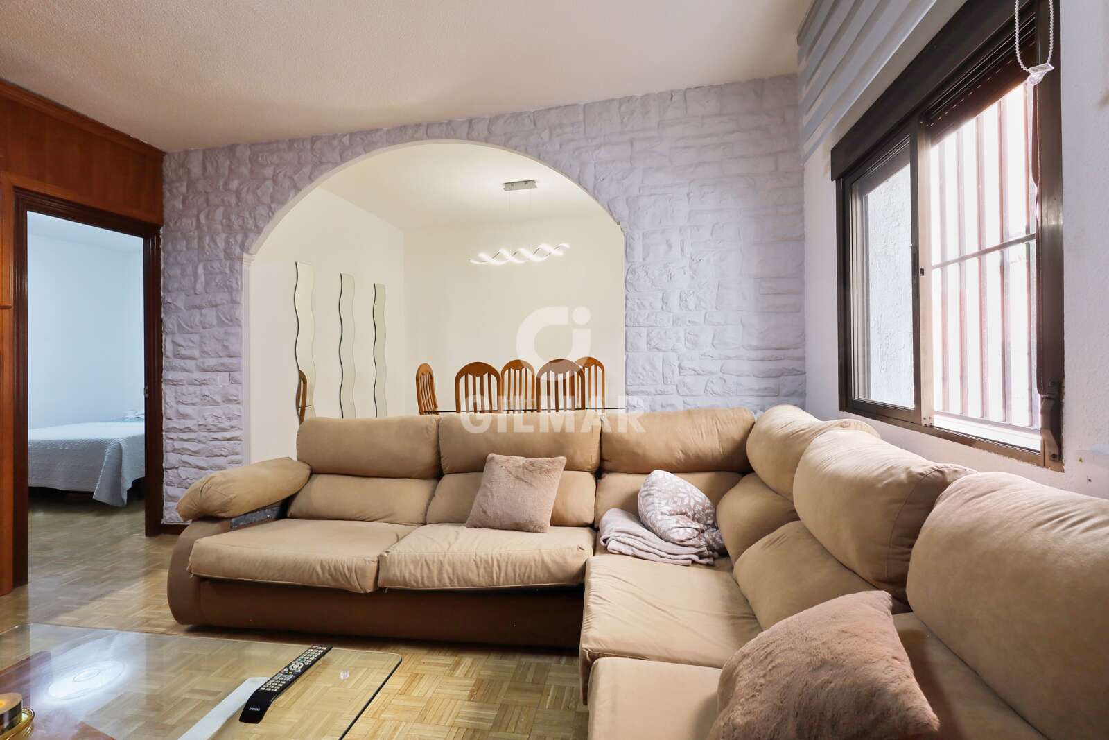Property slider Gilmar
