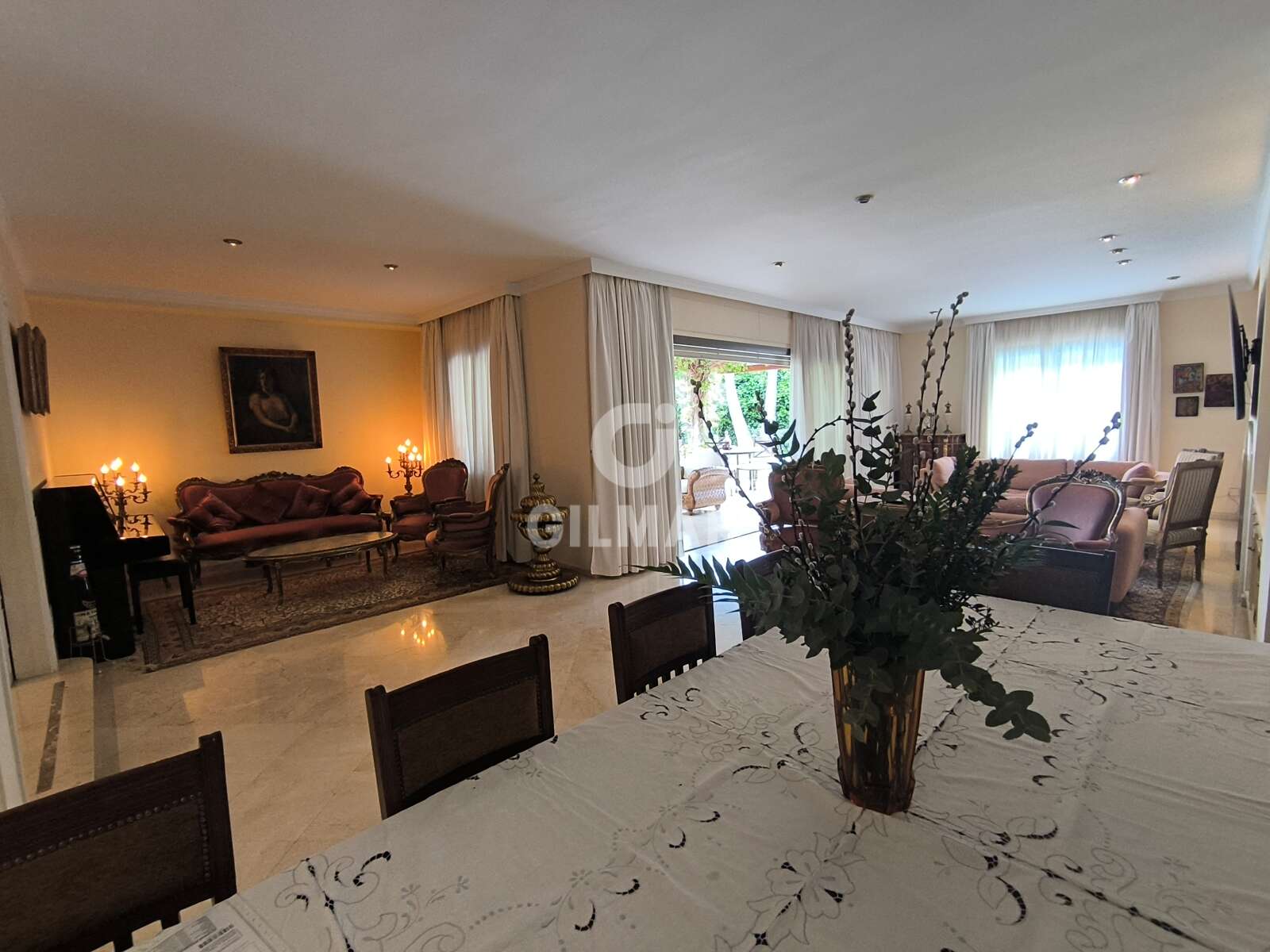 Property slider Gilmar