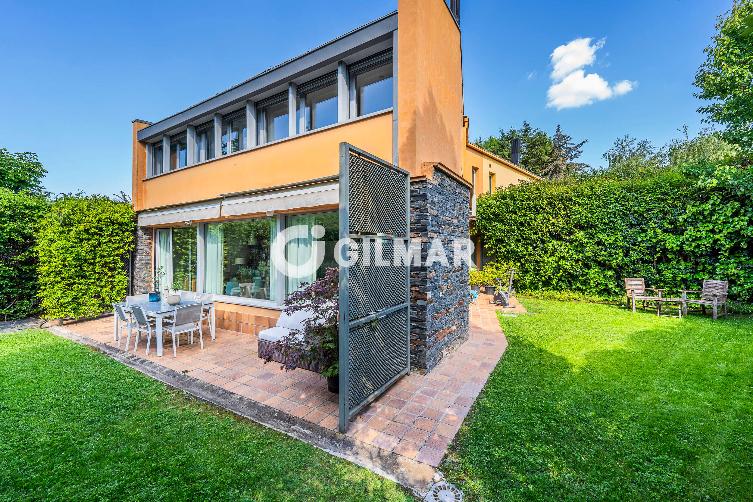 Photo of Semi-detached house
