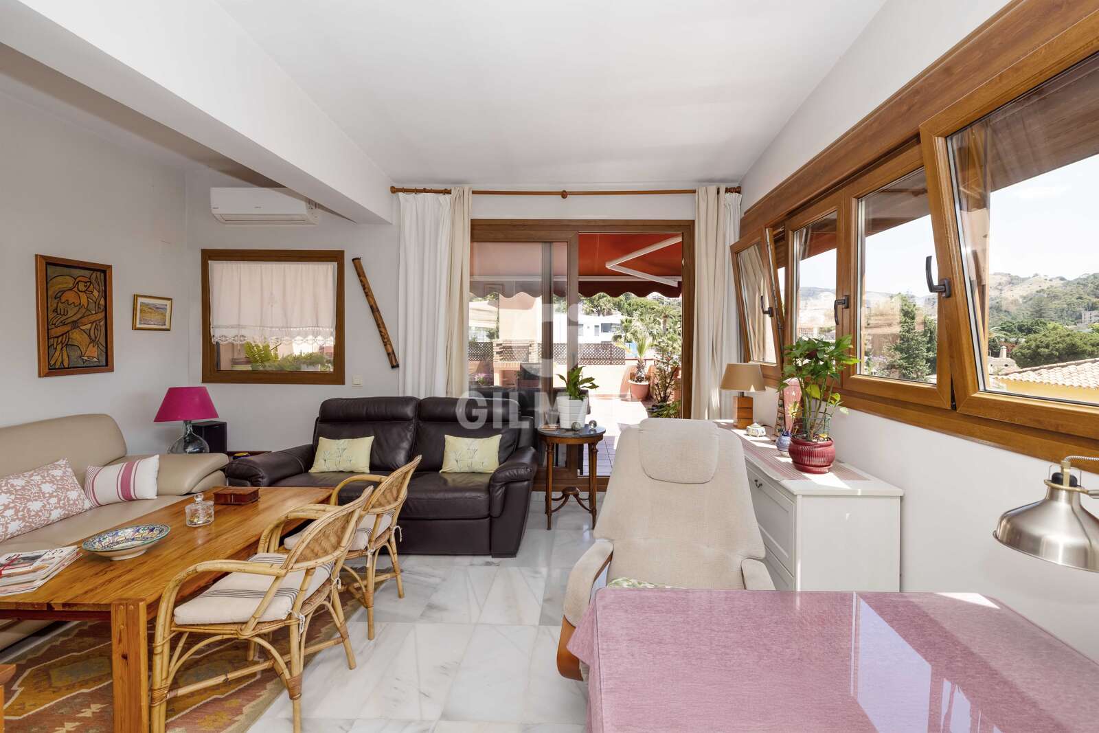 Property slider Gilmar