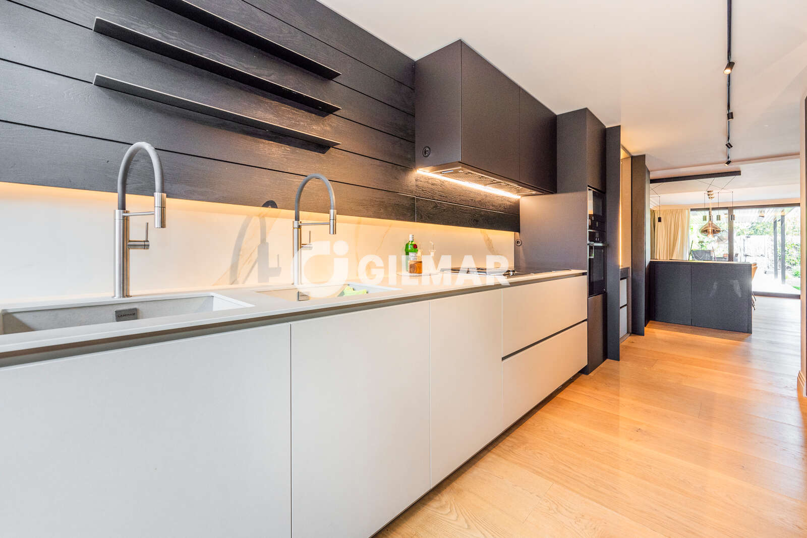 Property slider Gilmar
