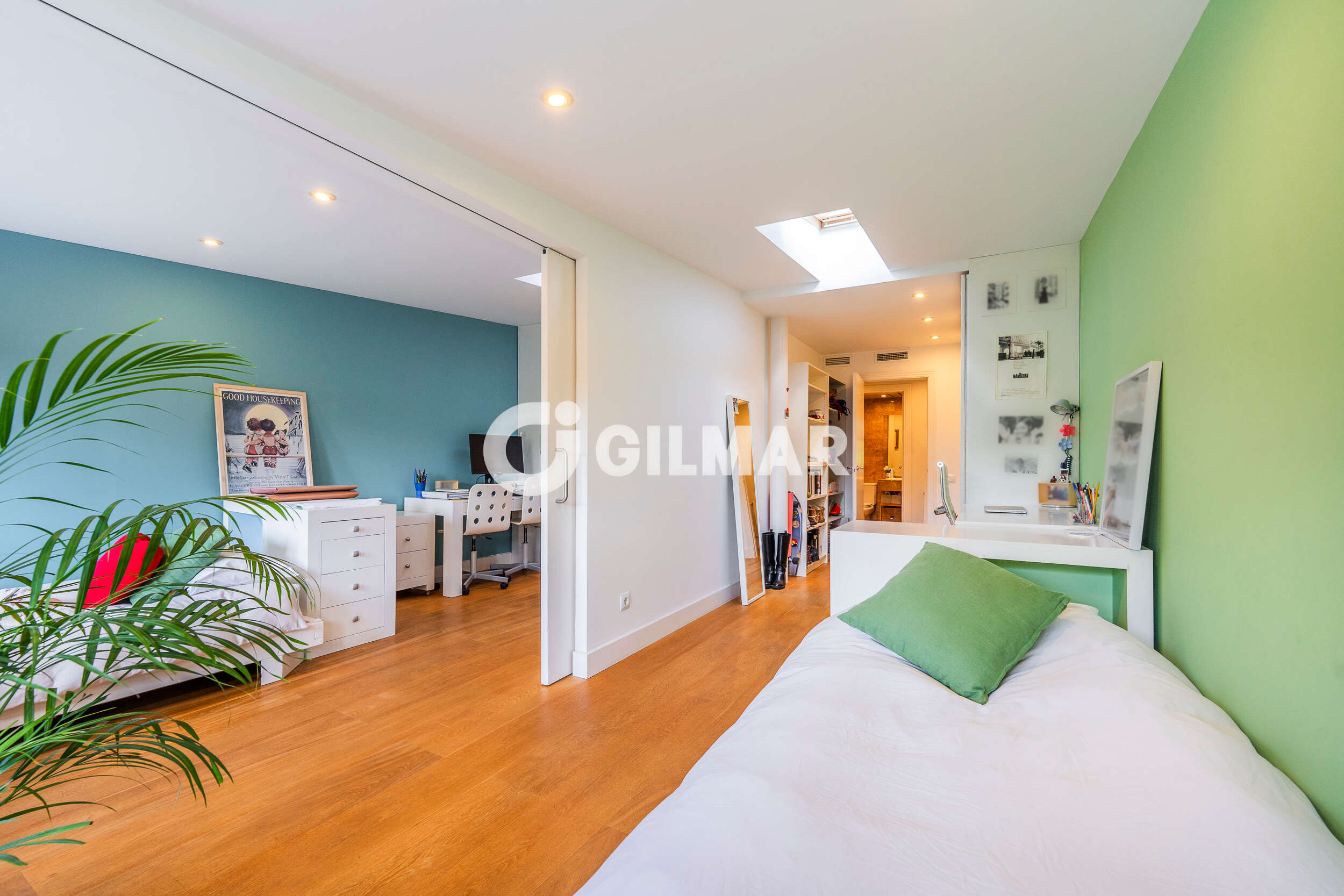 Photo of Semi-detached house