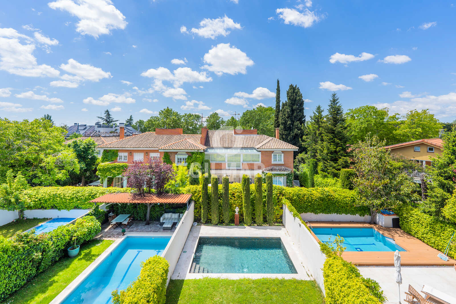 Property slider Gilmar