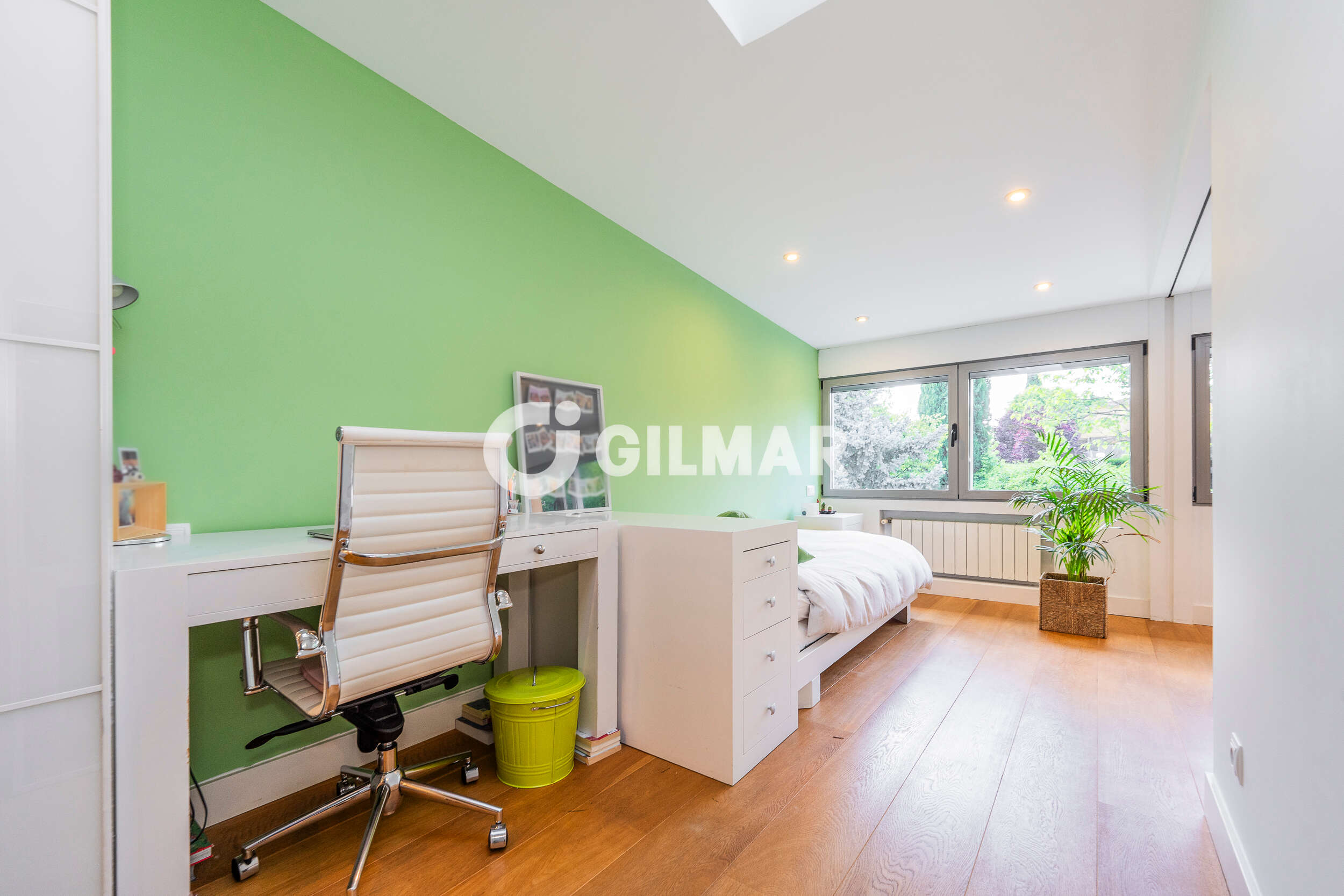Photo of Semi-detached house