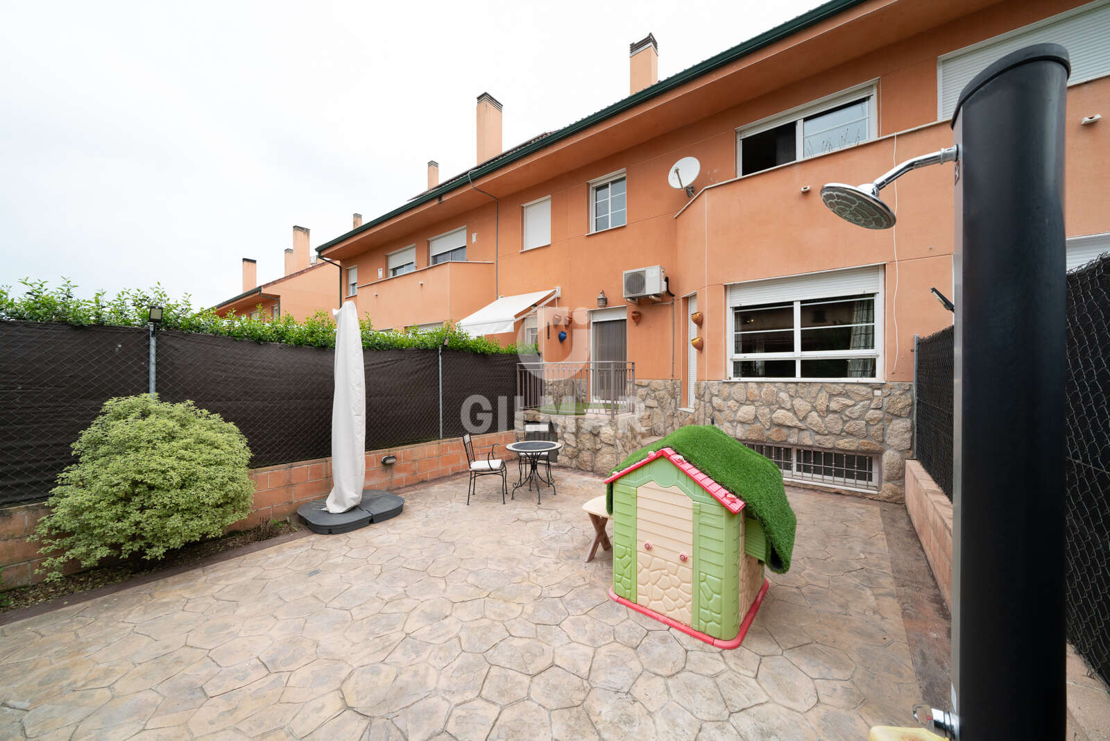 Property slider Gilmar