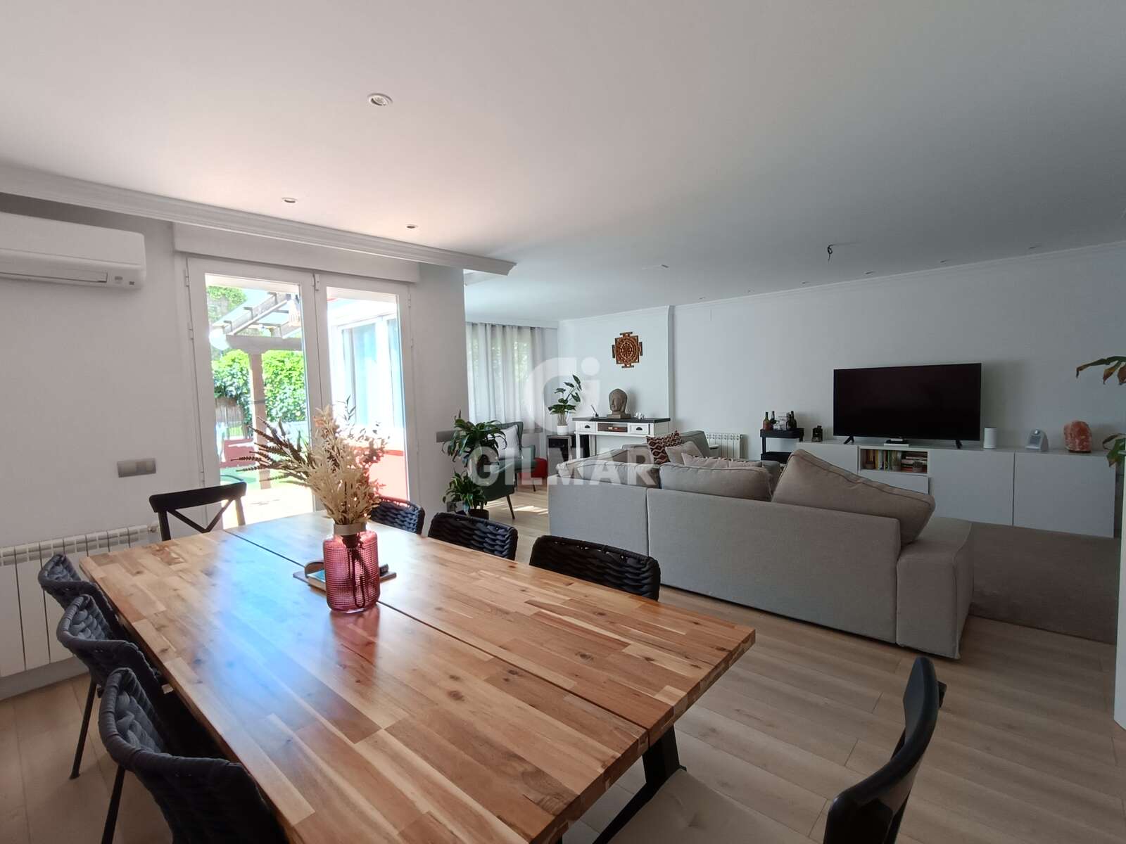 Property slider Gilmar