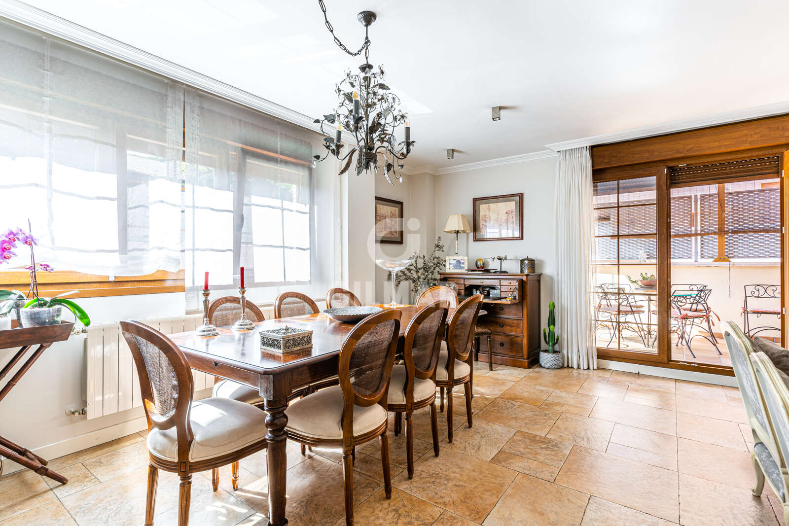 Property slider Gilmar