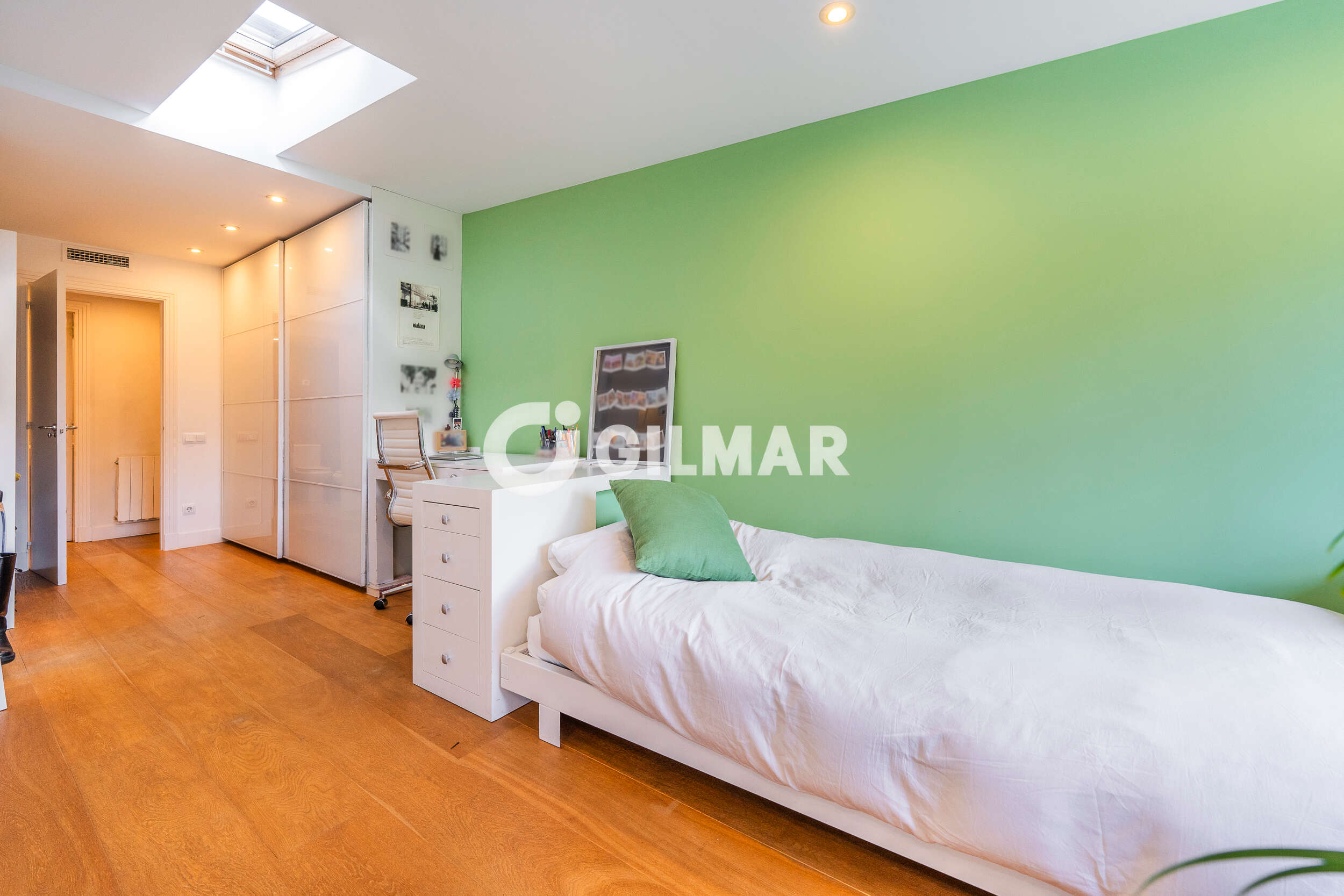 Photo of Semi-detached house