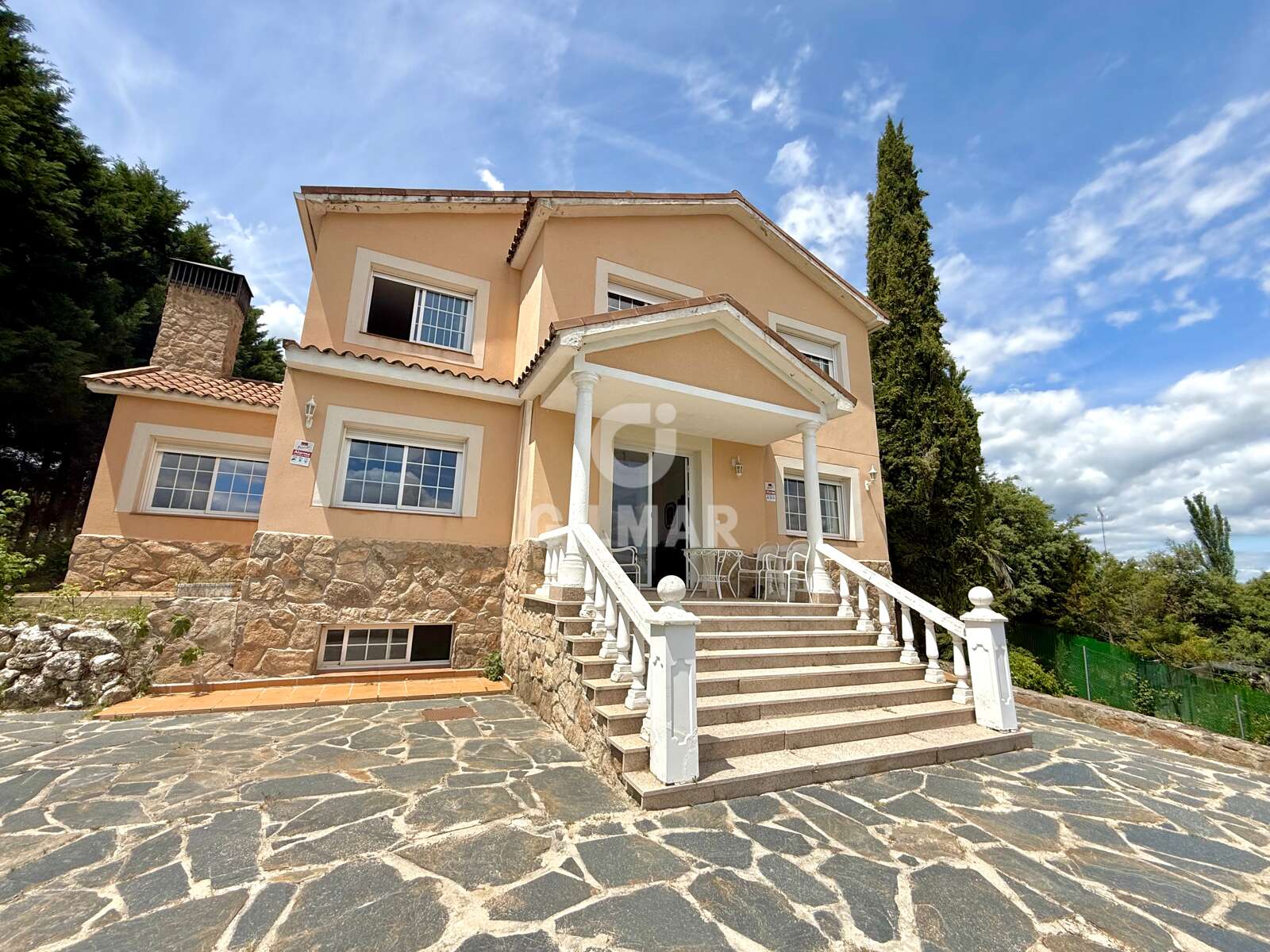 Property slider Gilmar