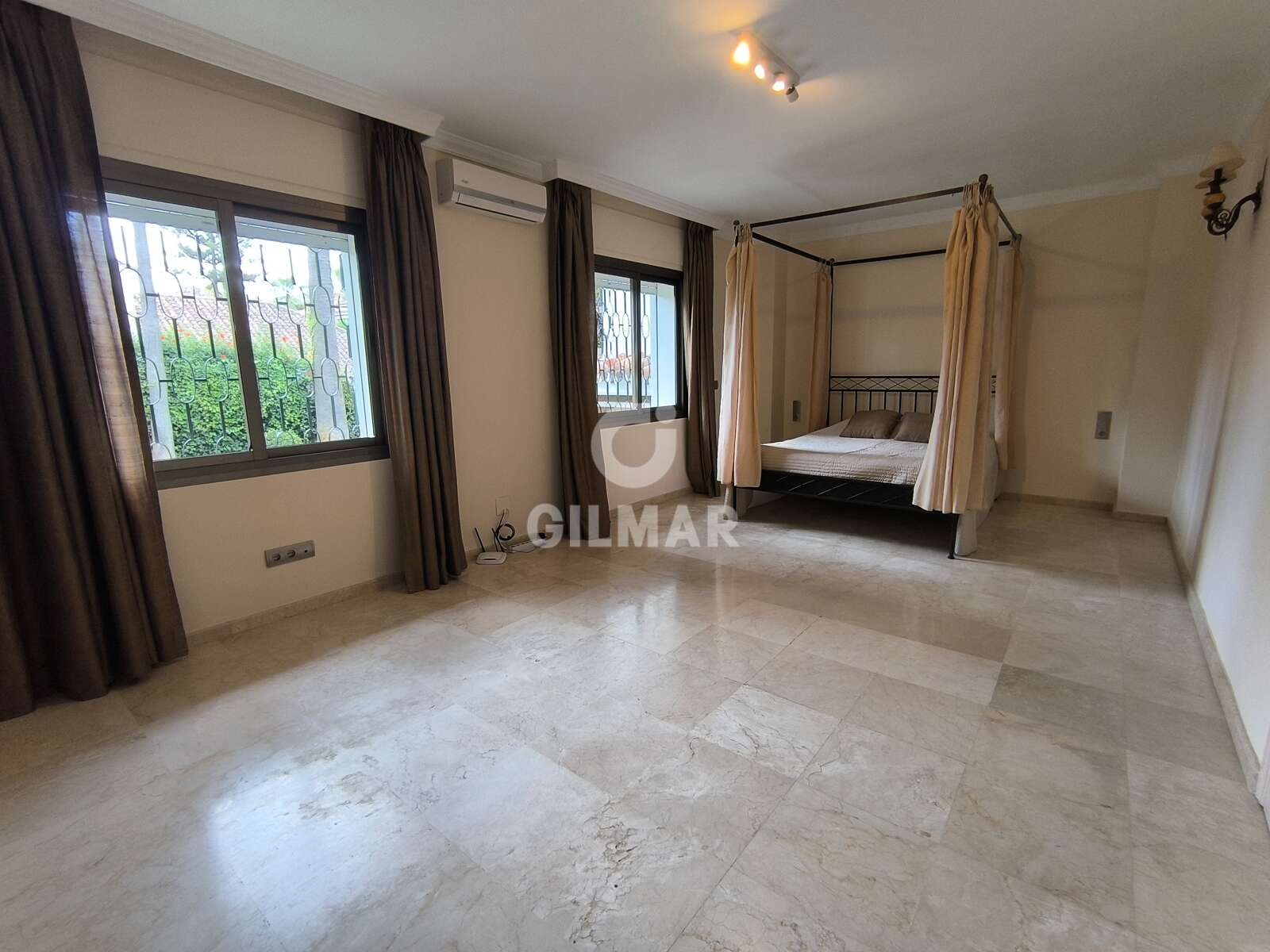 Property slider Gilmar