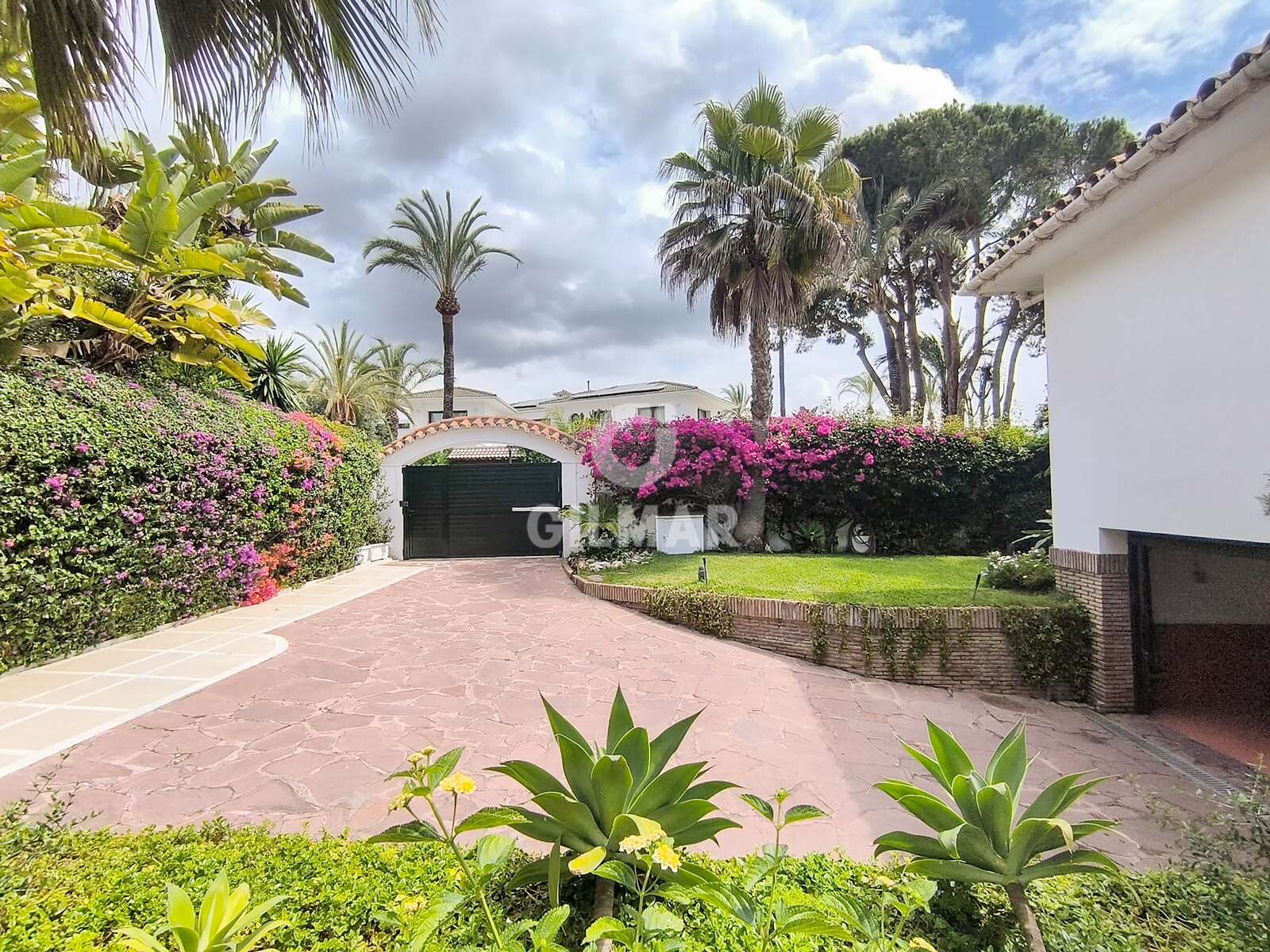 Property slider Gilmar