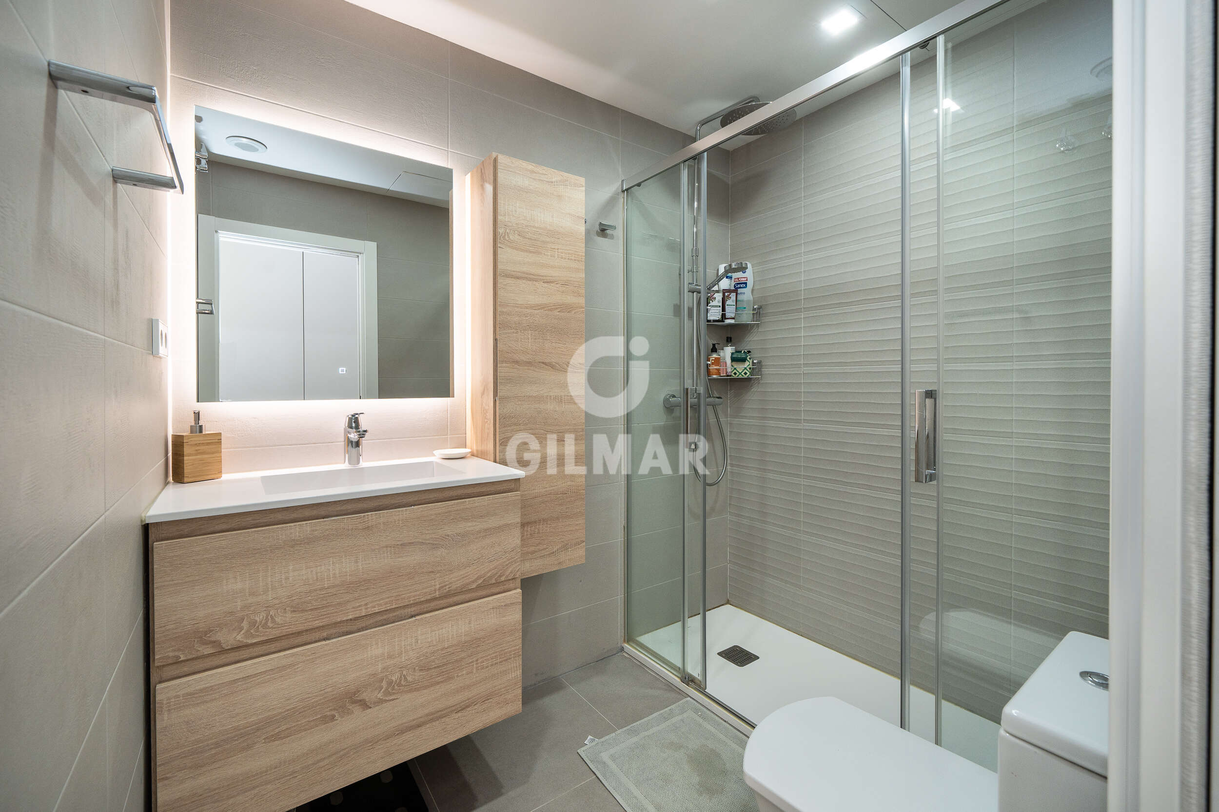 Photo of Semi-detached house