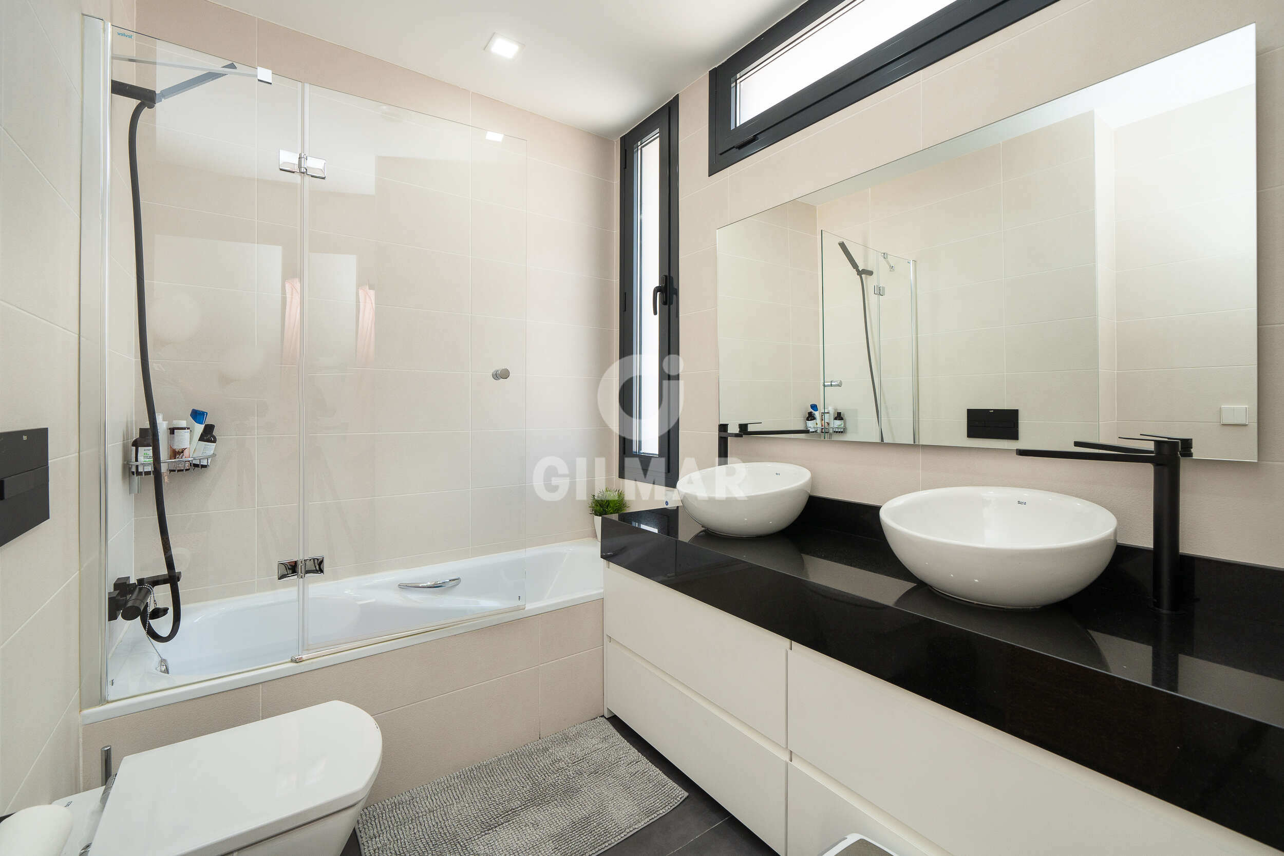 Photo of Semi-detached house