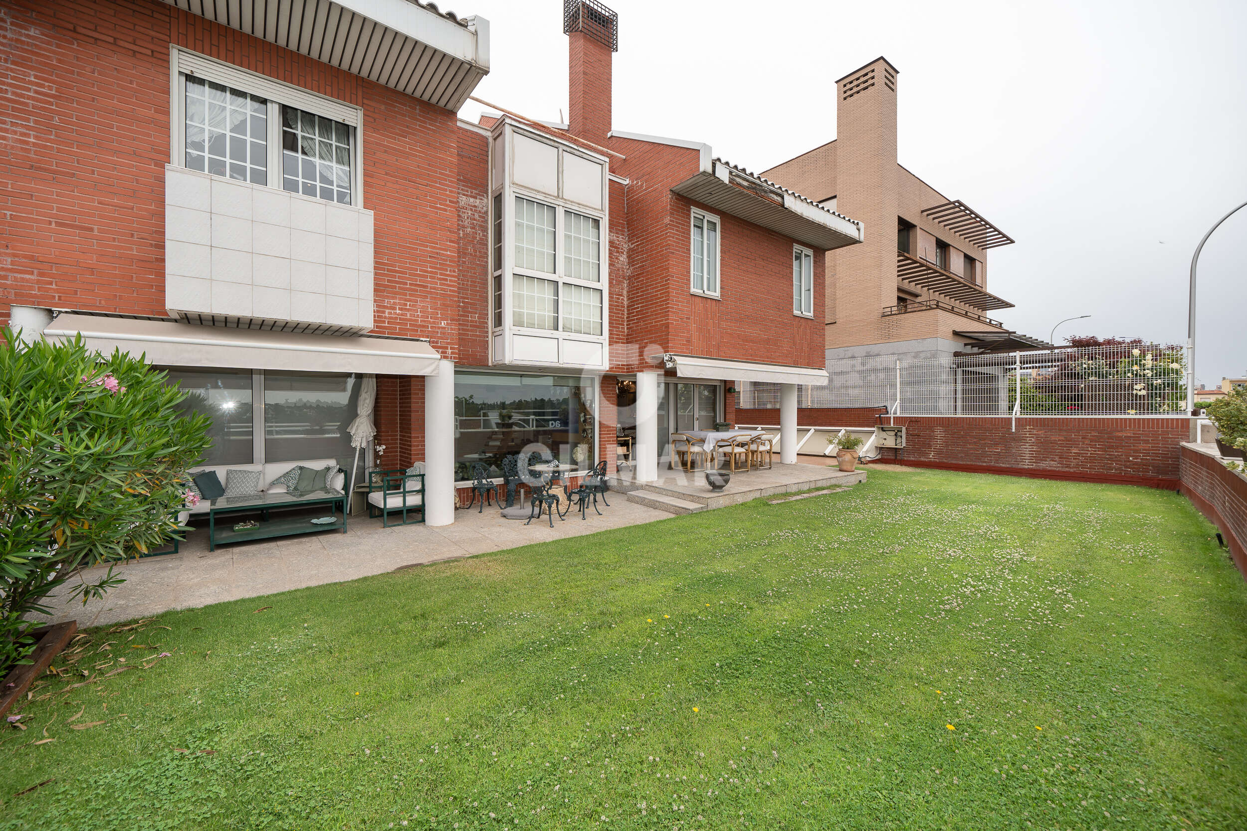 Photo of Semi-detached house