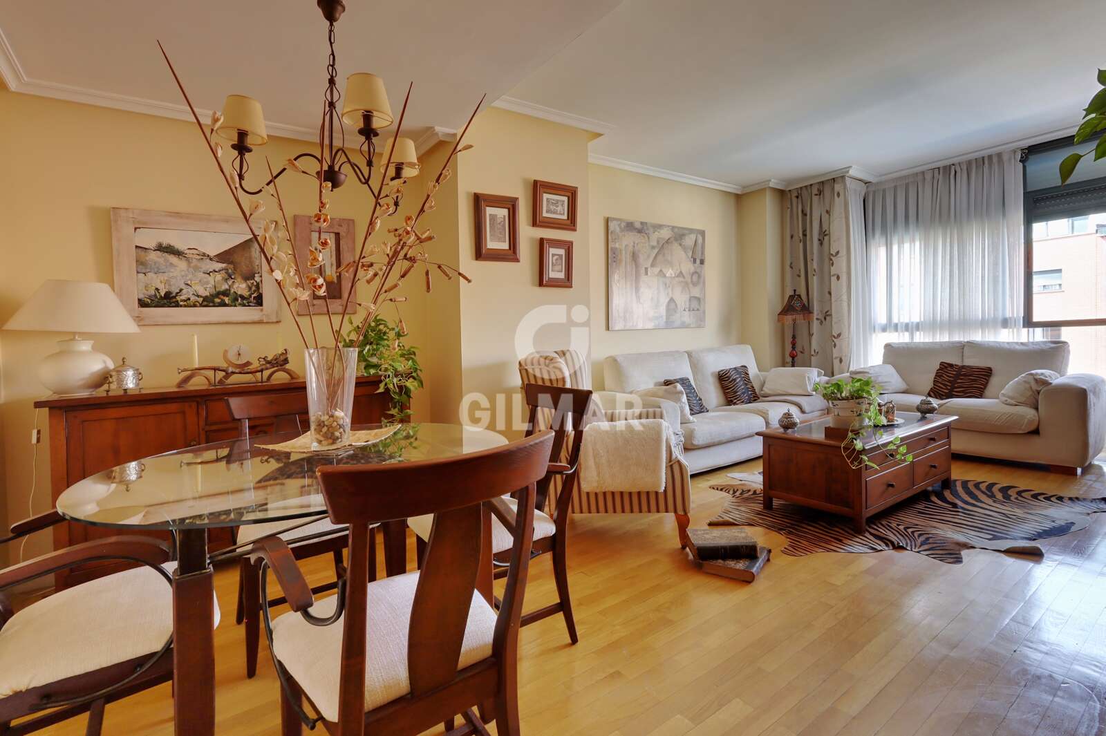 Property slider Gilmar