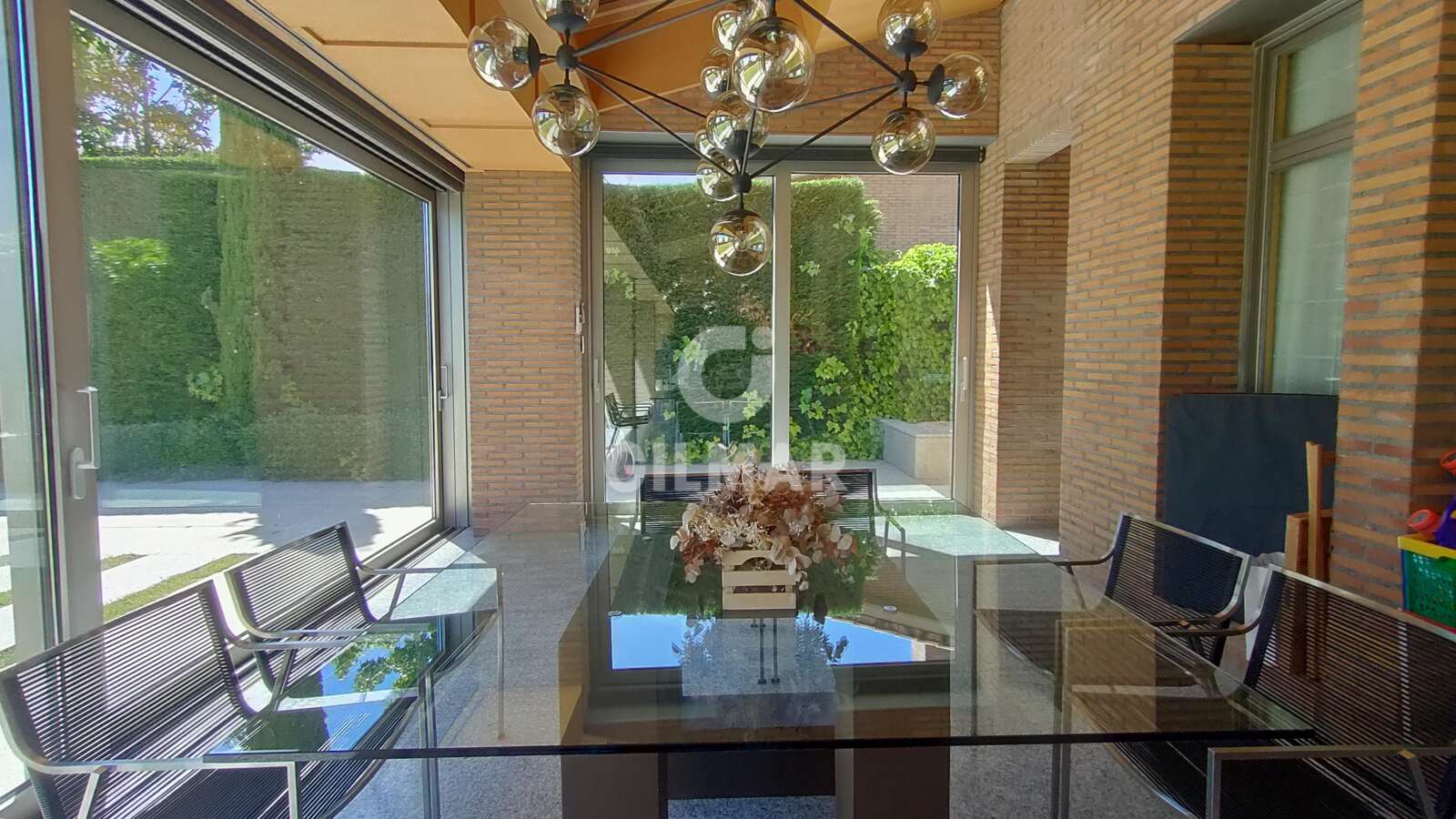 Property slider Gilmar