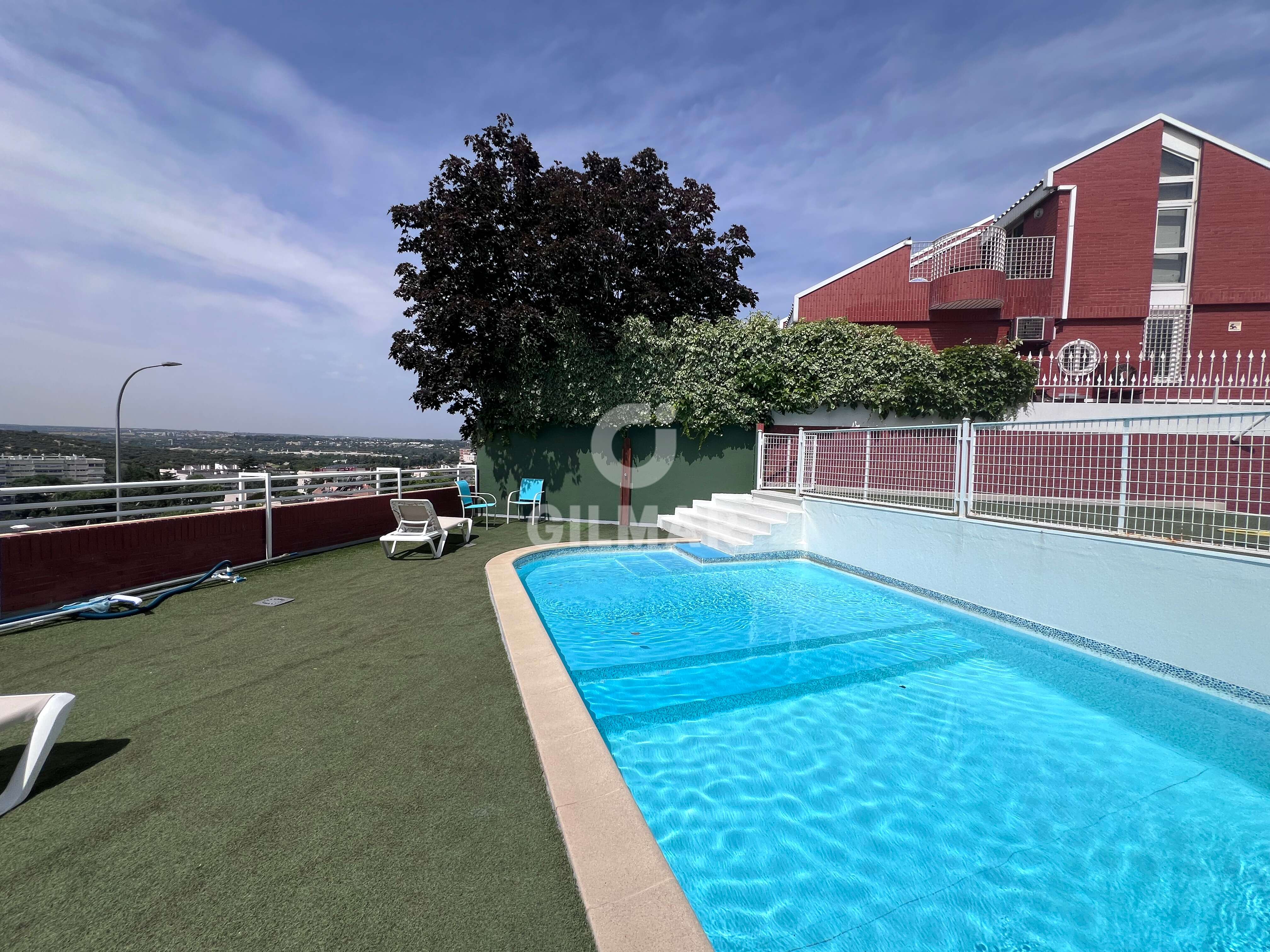 Photo of Semi-detached house