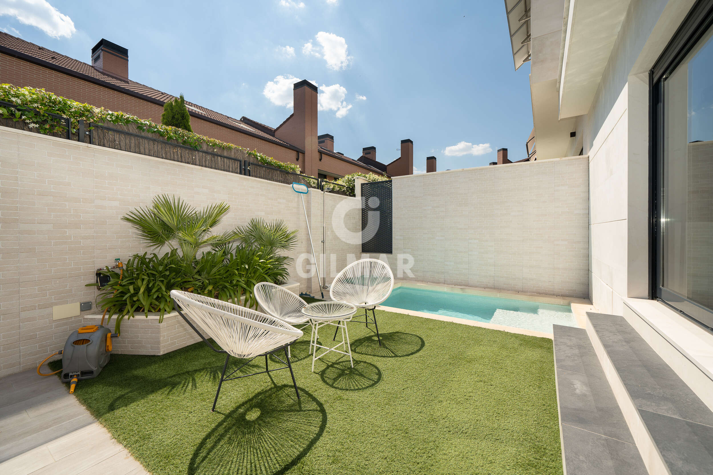 Photo of Semi-detached house