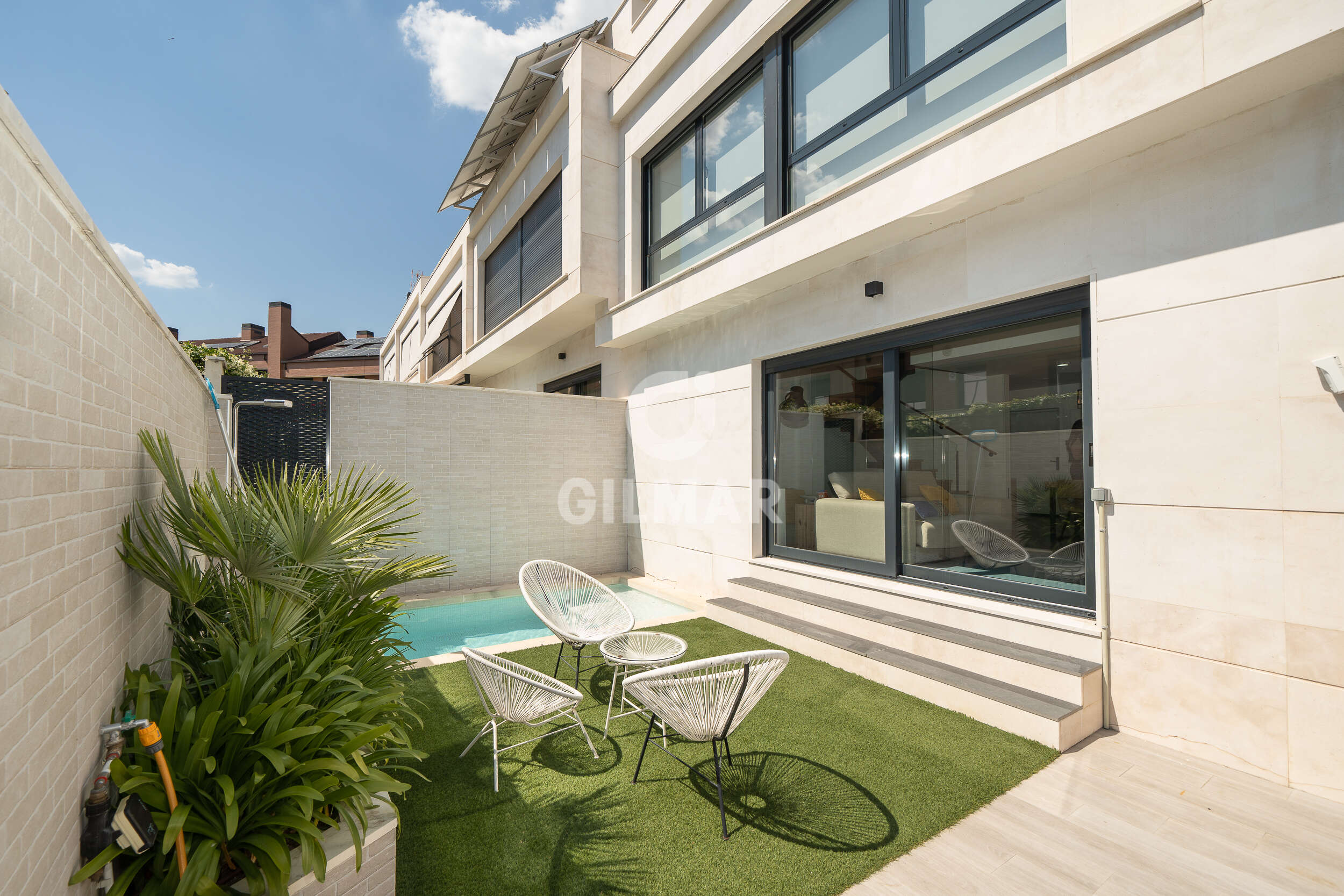 Photo of Semi-detached house